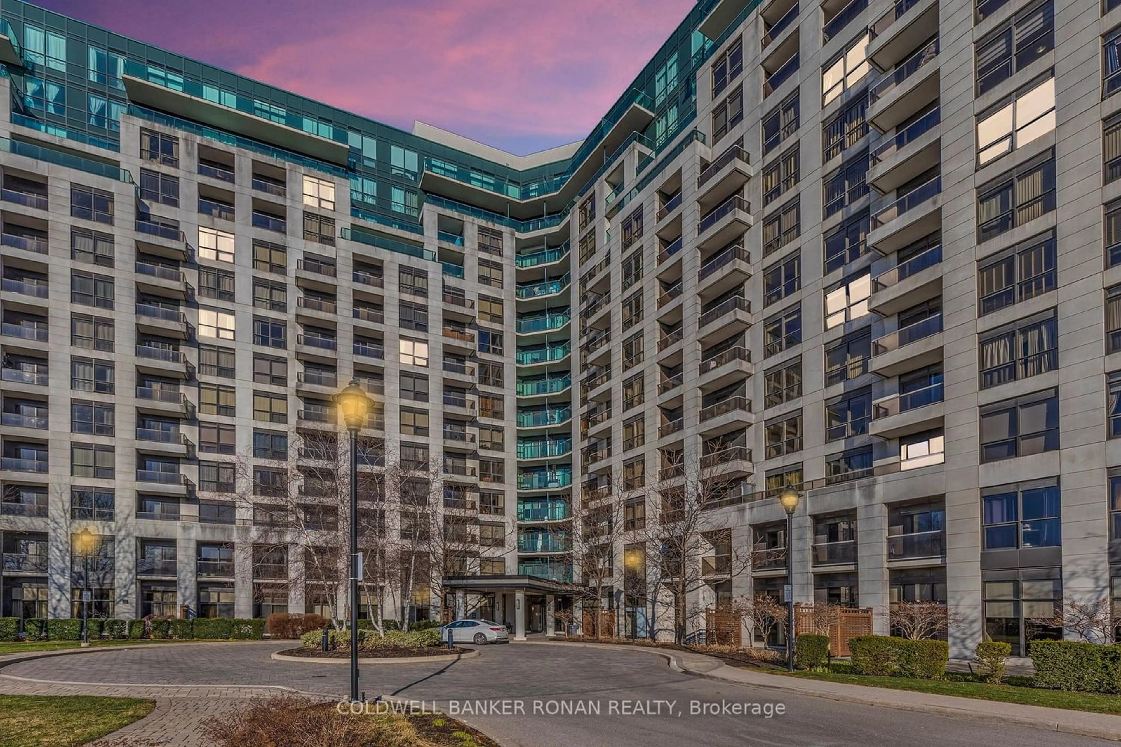 A pic from exterior of the house or condo for 18 Harding Blvd #1203, Richmond Hill Ontario L4C 0T3
