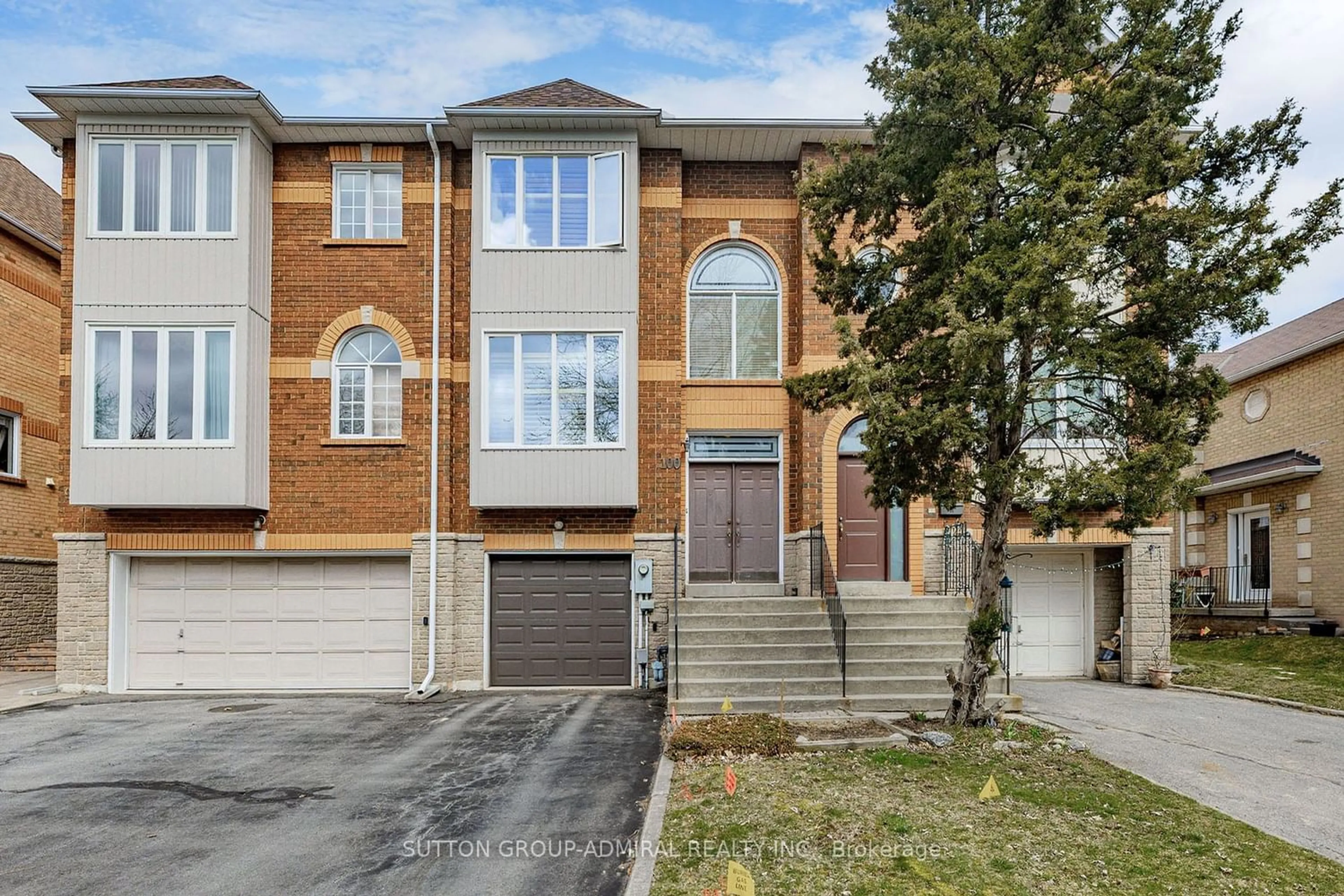 A pic from exterior of the house or condo for 100 Thornway Ave, Vaughan Ontario L4J 7Z4