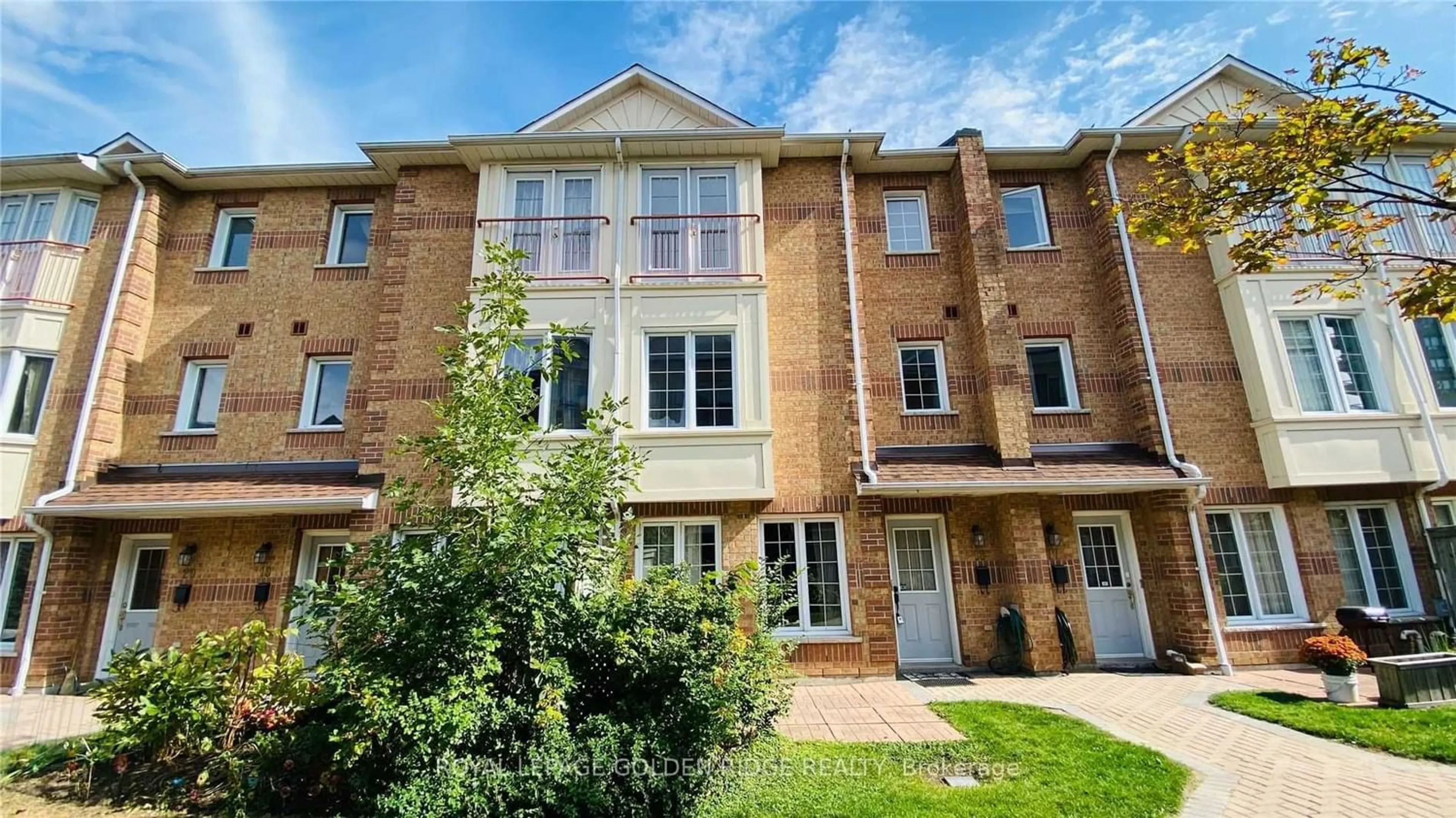 A pic from exterior of the house or condo for 151 Townsgate Dr #18, Vaughan Ontario L4J 8J7