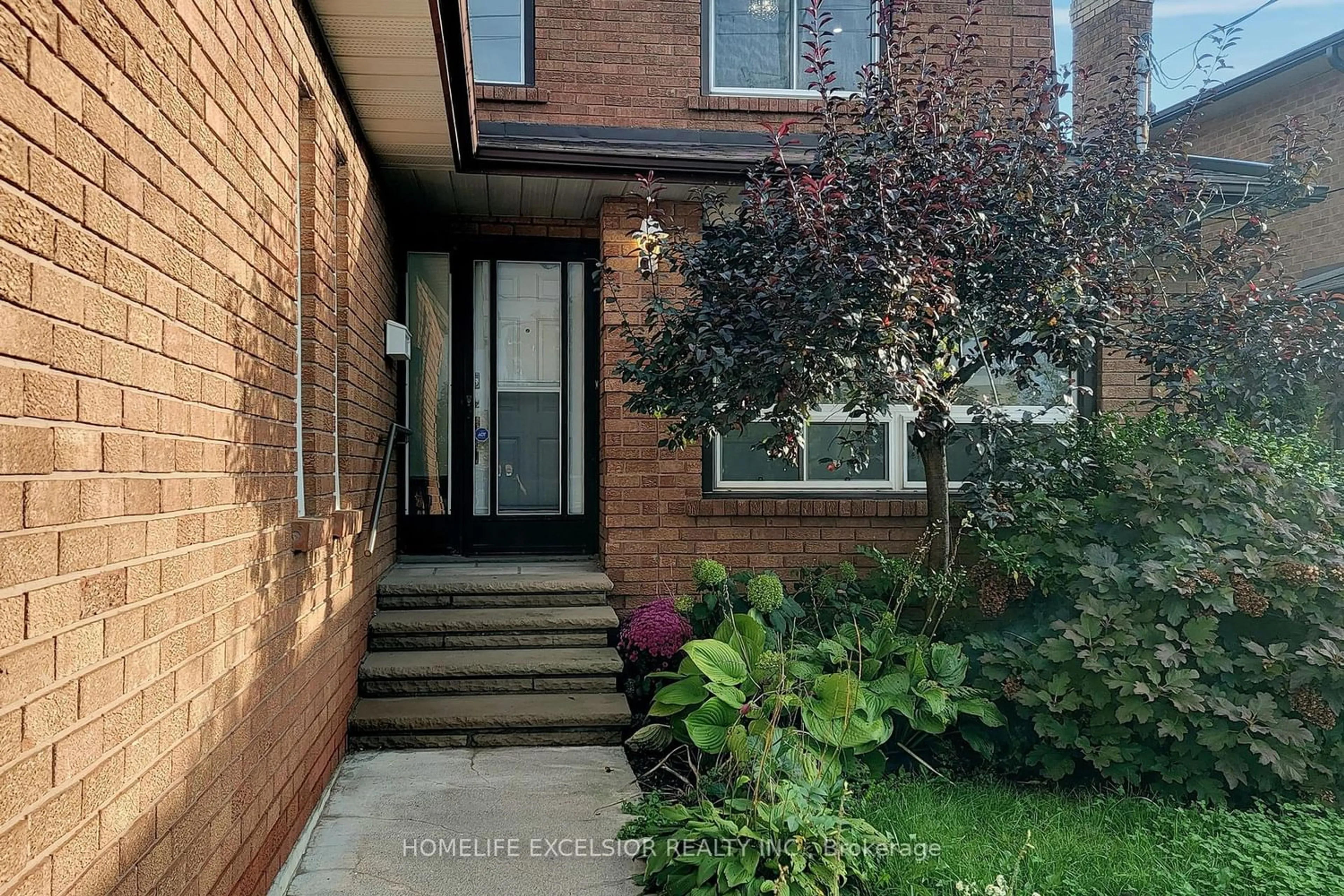 A pic from exterior of the house or condo for 413 Carrville Rd, Richmond Hill Ontario L4C 6E5