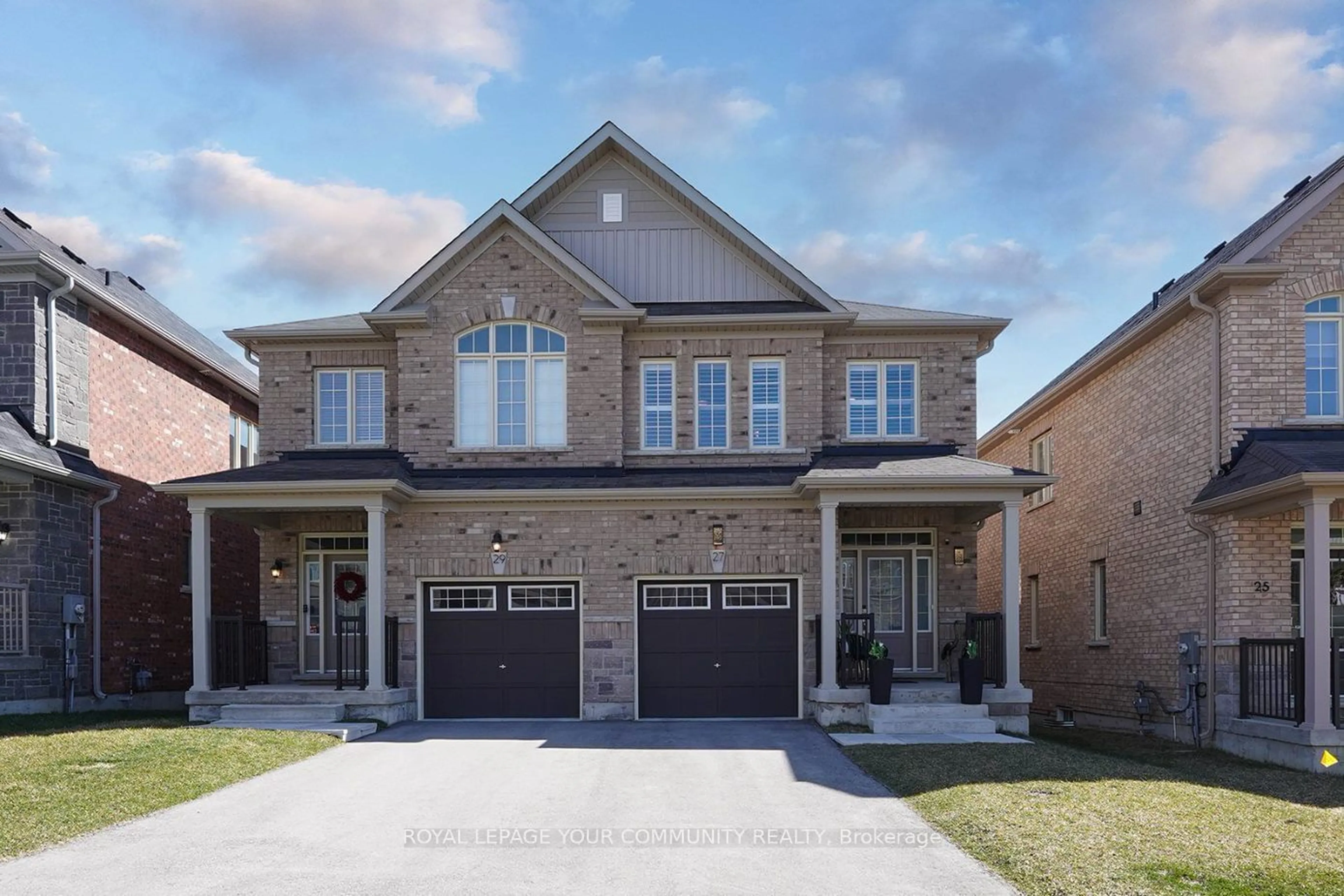 Home with brick exterior material for 27 Robb Thompson Rd, East Gwillimbury Ontario L0G 1M0