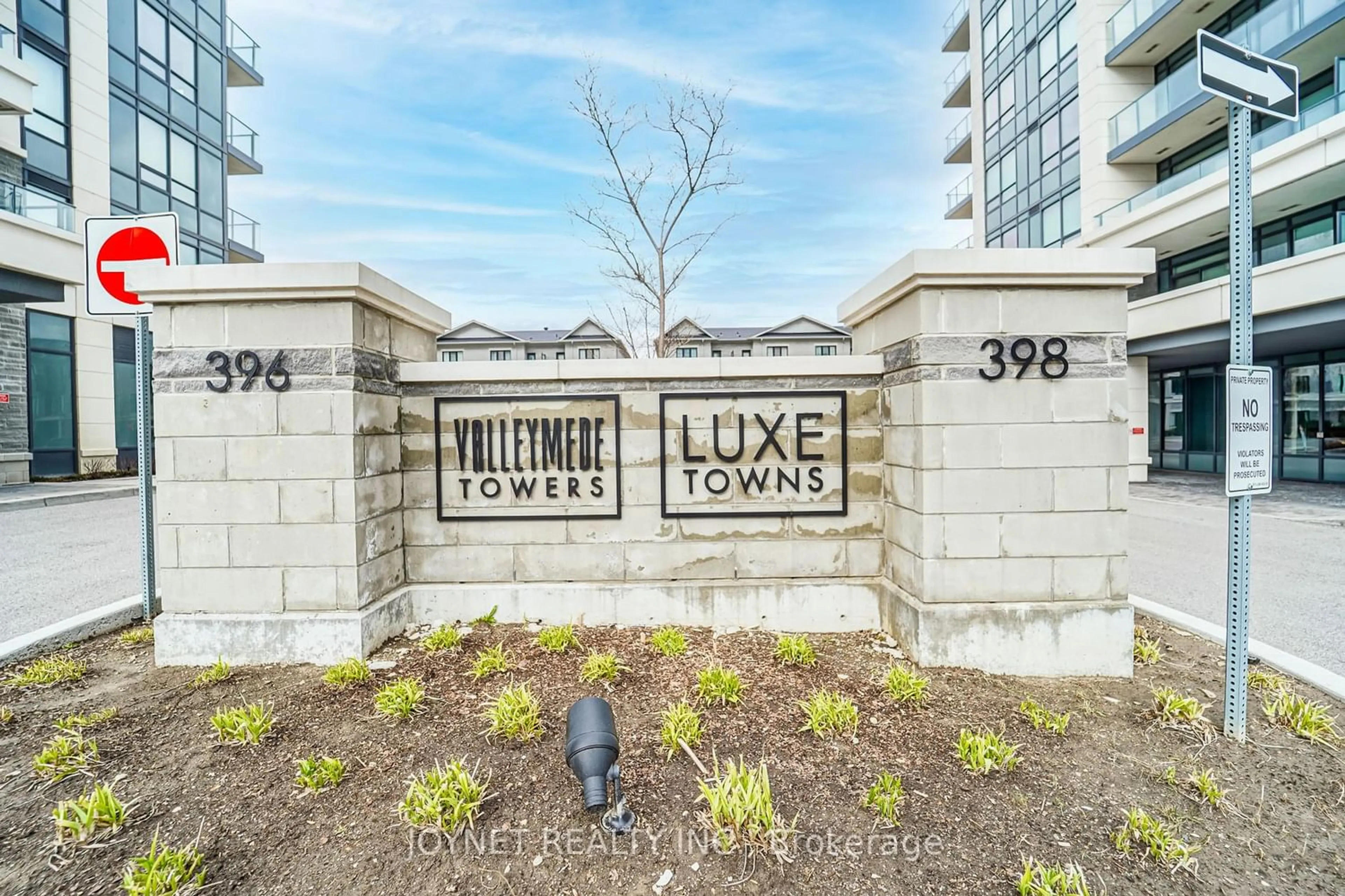 A pic from exterior of the house or condo for 398 Highway 7 #1508, Richmond Hill Ontario L4B 0G6