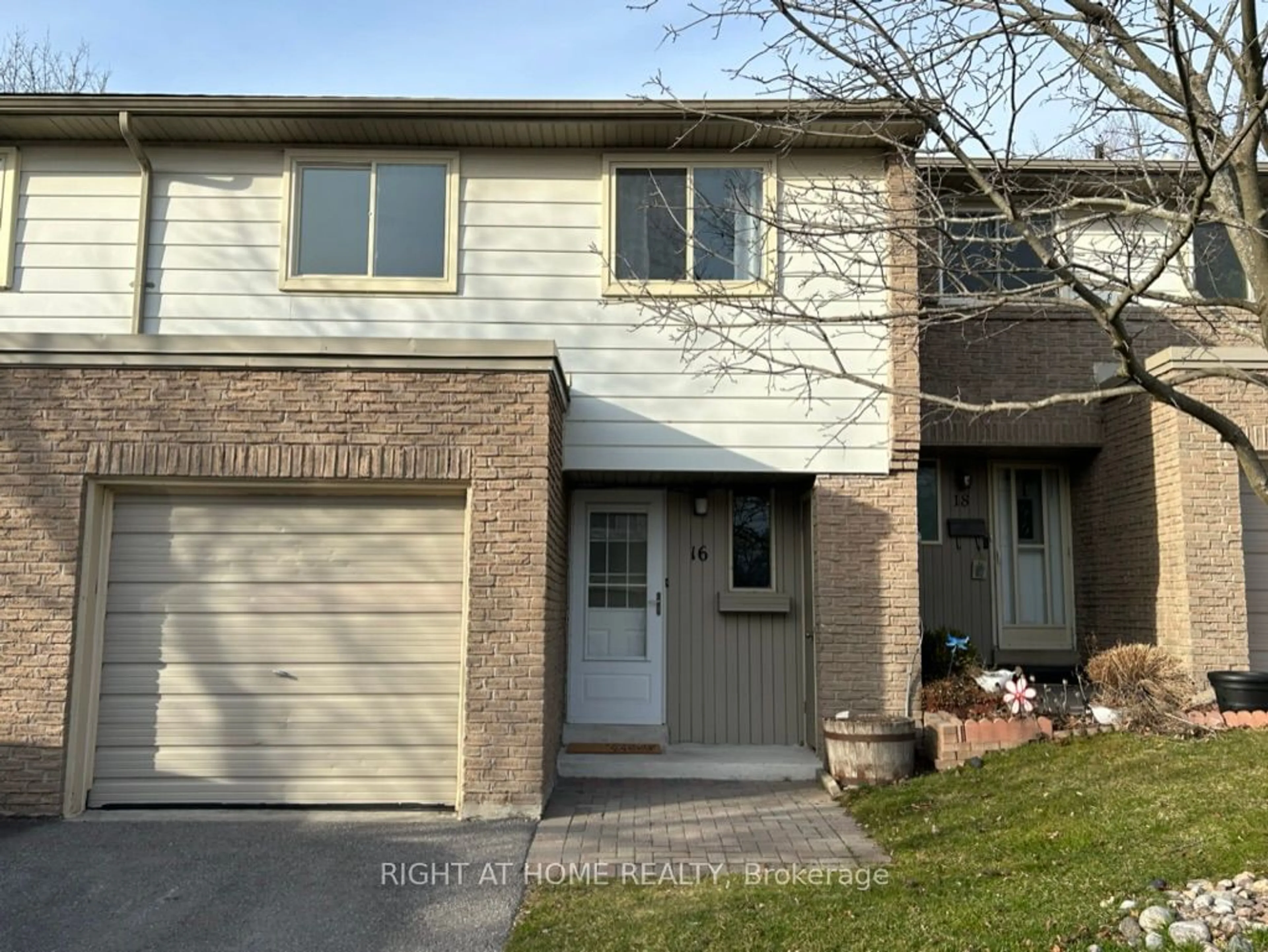 A pic from exterior of the house or condo for 16 Knightsbridge Way, Markham Ontario L3P 3W5