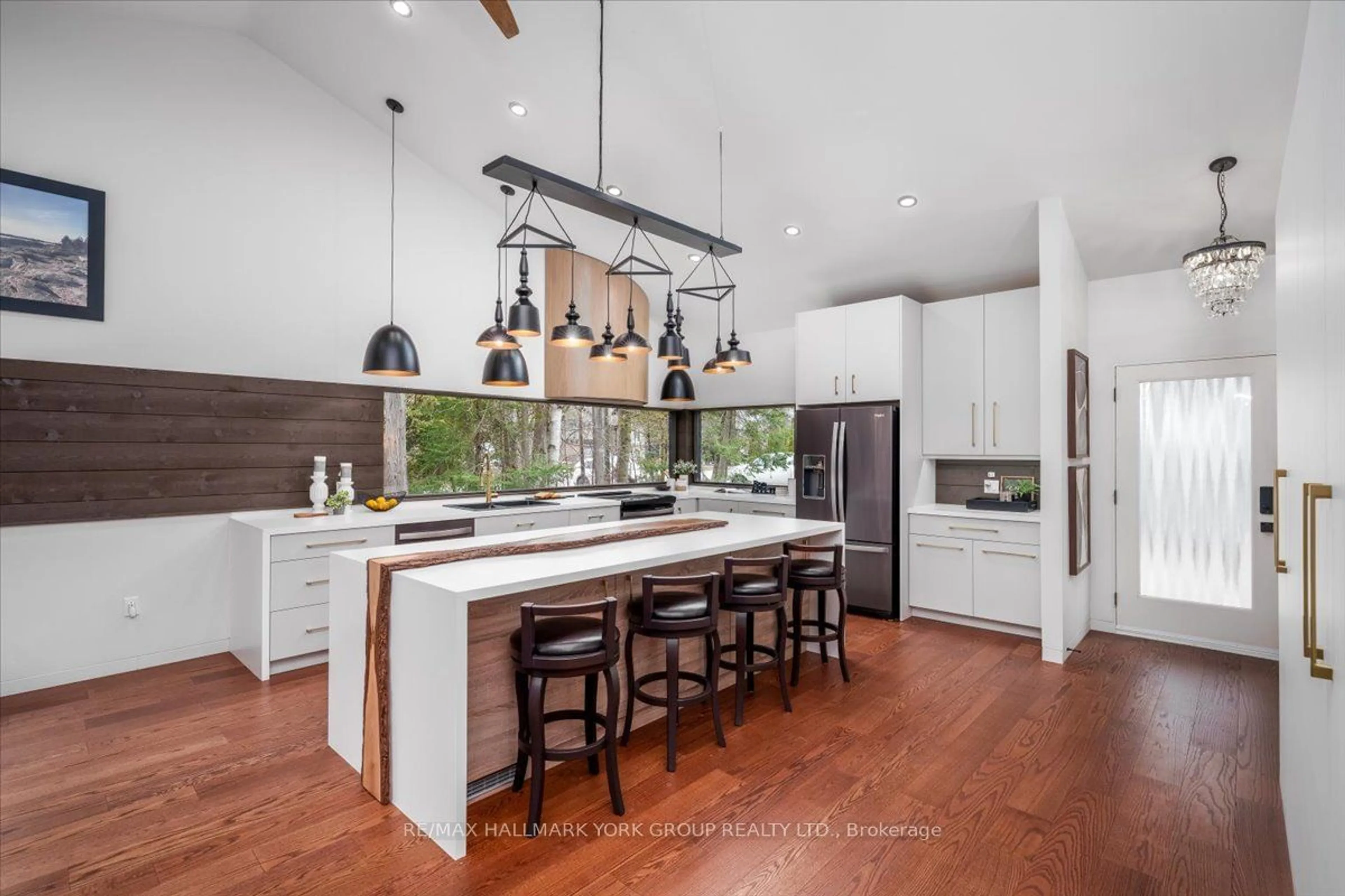Contemporary kitchen for 500 Mapleview Dr, Innisfil Ontario L9S 3A5