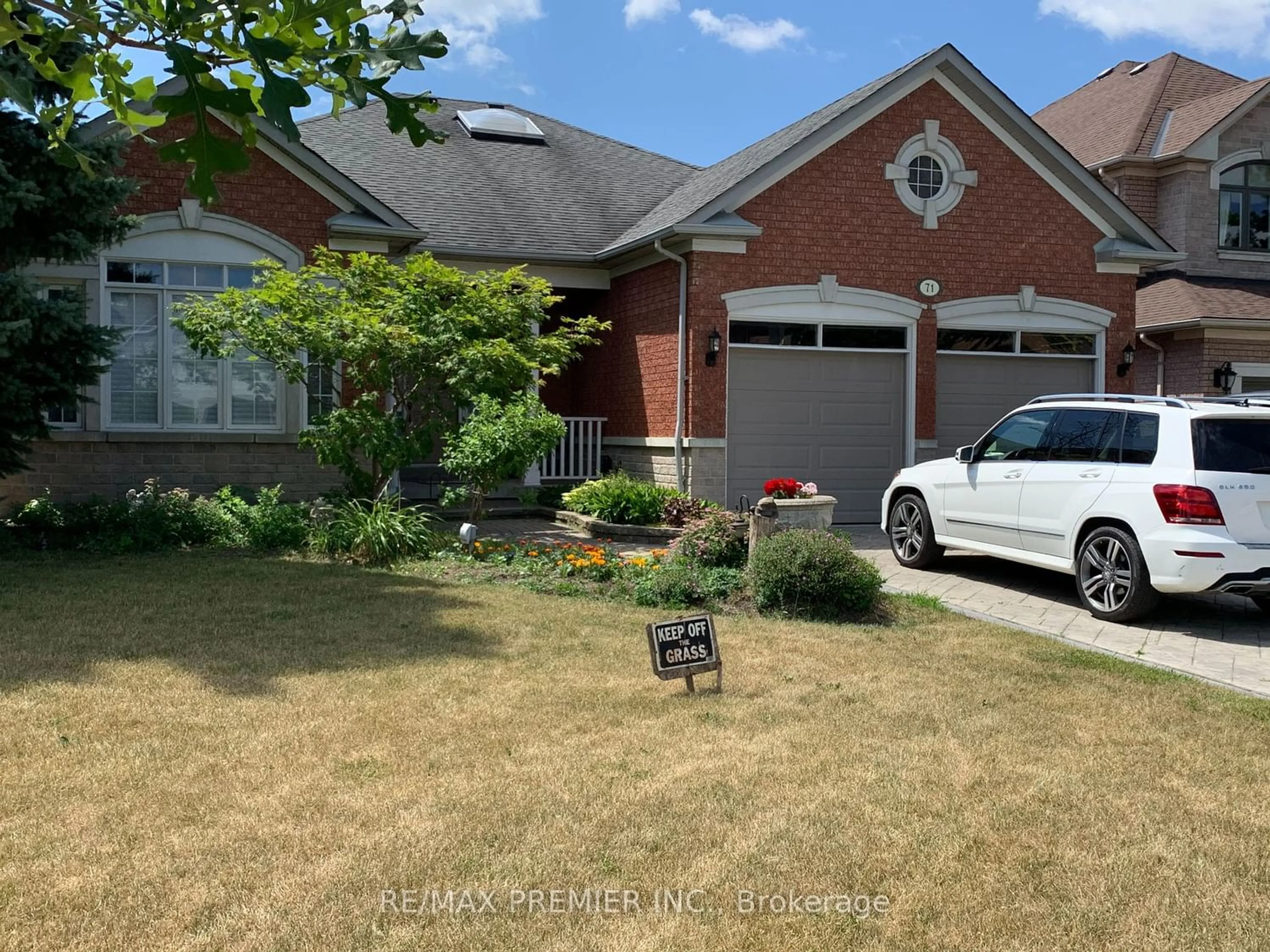 Frontside or backside of a home for 71 Gidleigh Park Cres, Vaughan Ontario L4H 1J3