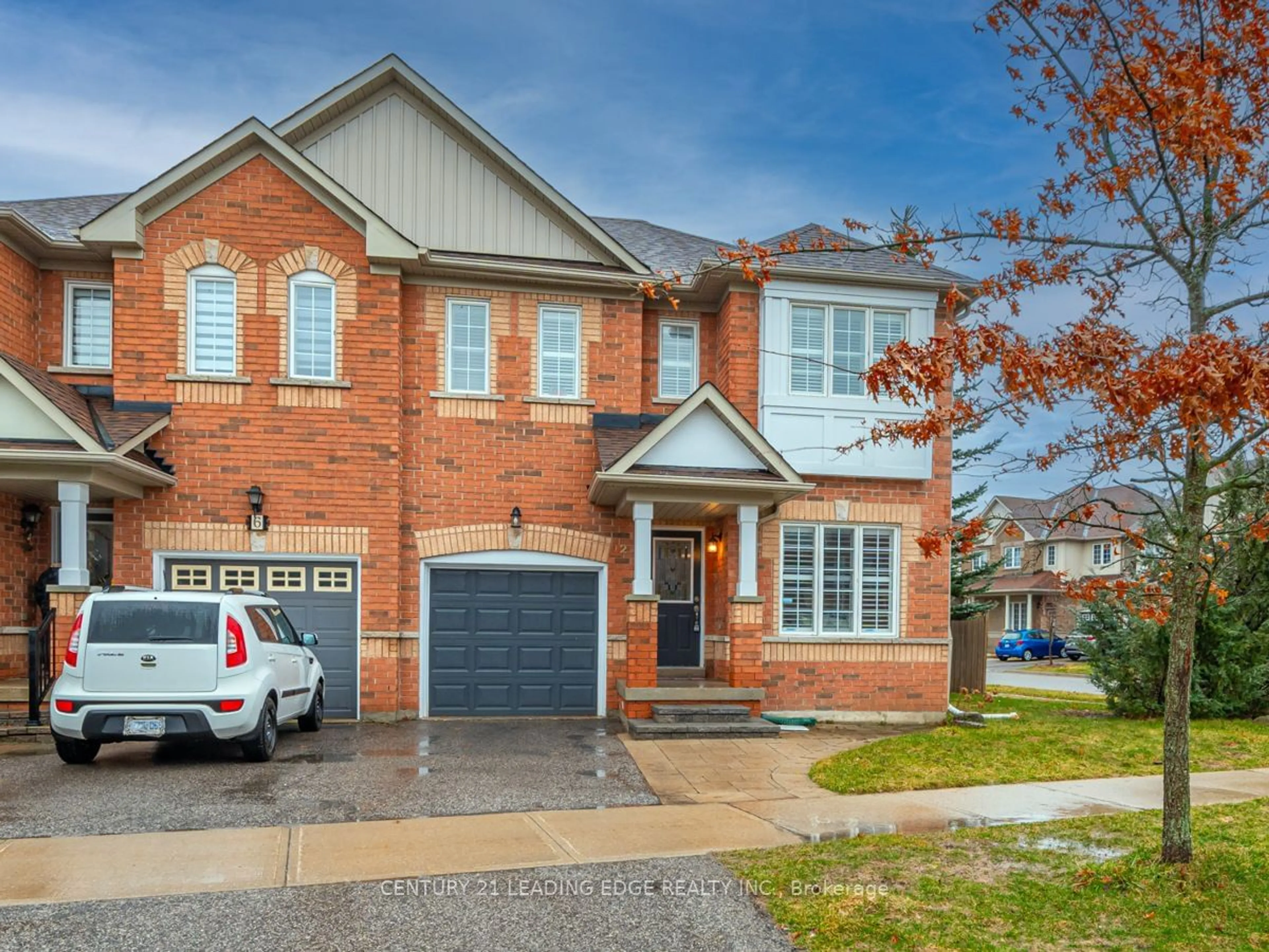 Home with brick exterior material for 2 Barnwood Dr, Richmond Hill Ontario L4E 5A4
