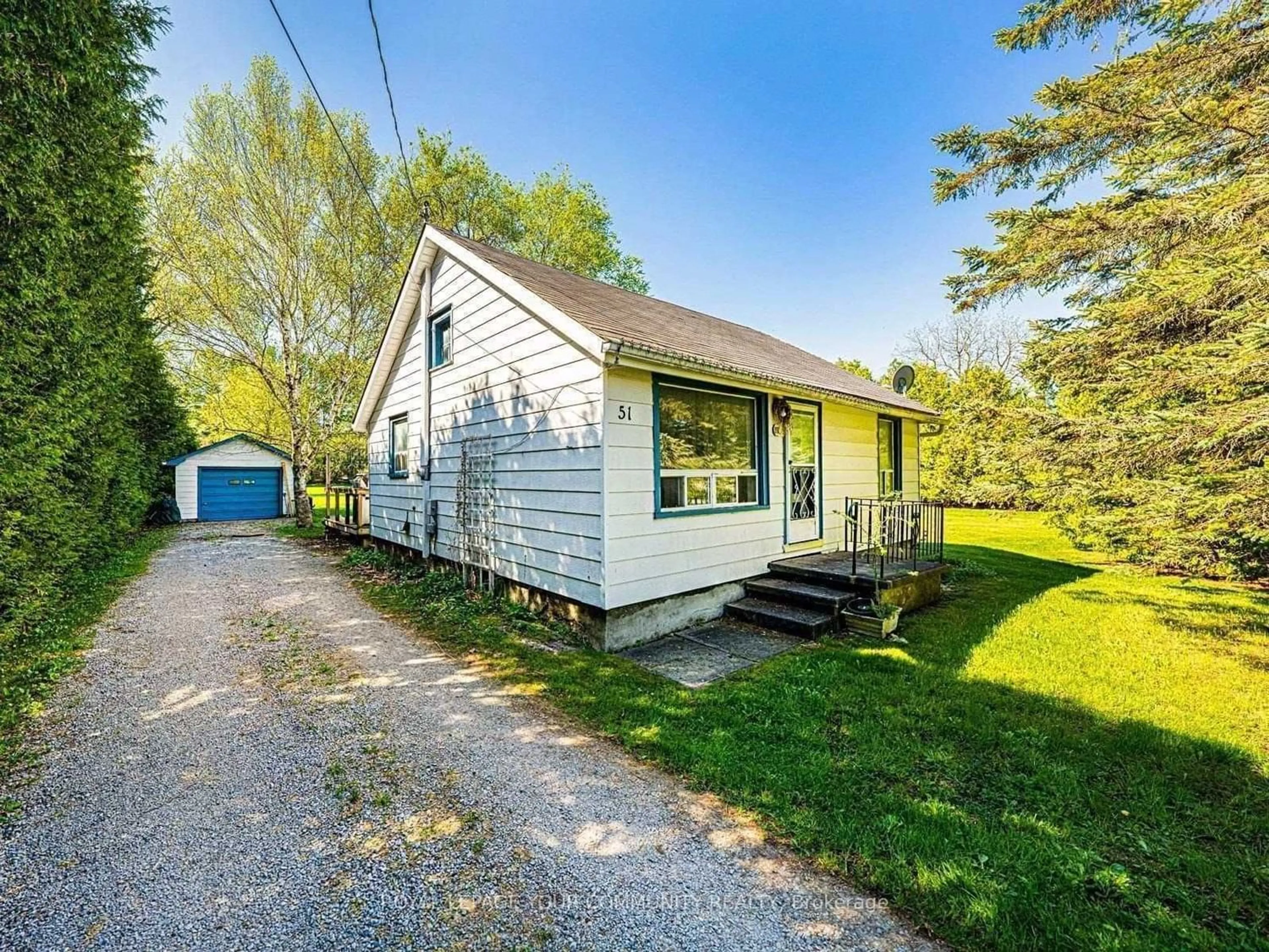 Frontside or backside of a home for 51 Burke St, Georgina Ontario L0E 1R0