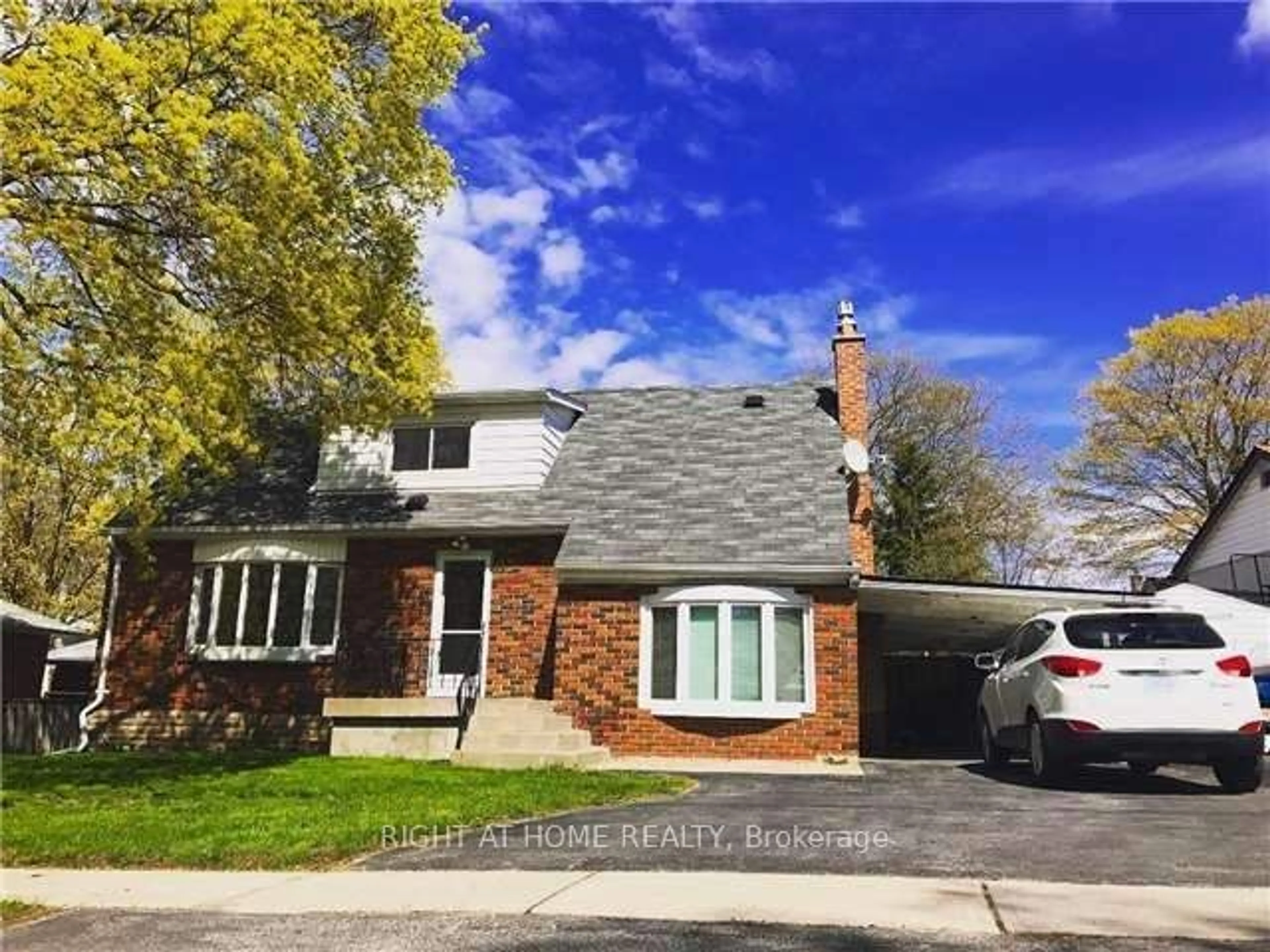 Frontside or backside of a home for 83 Lundy's Lane, Newmarket Ontario L3Y 3R9