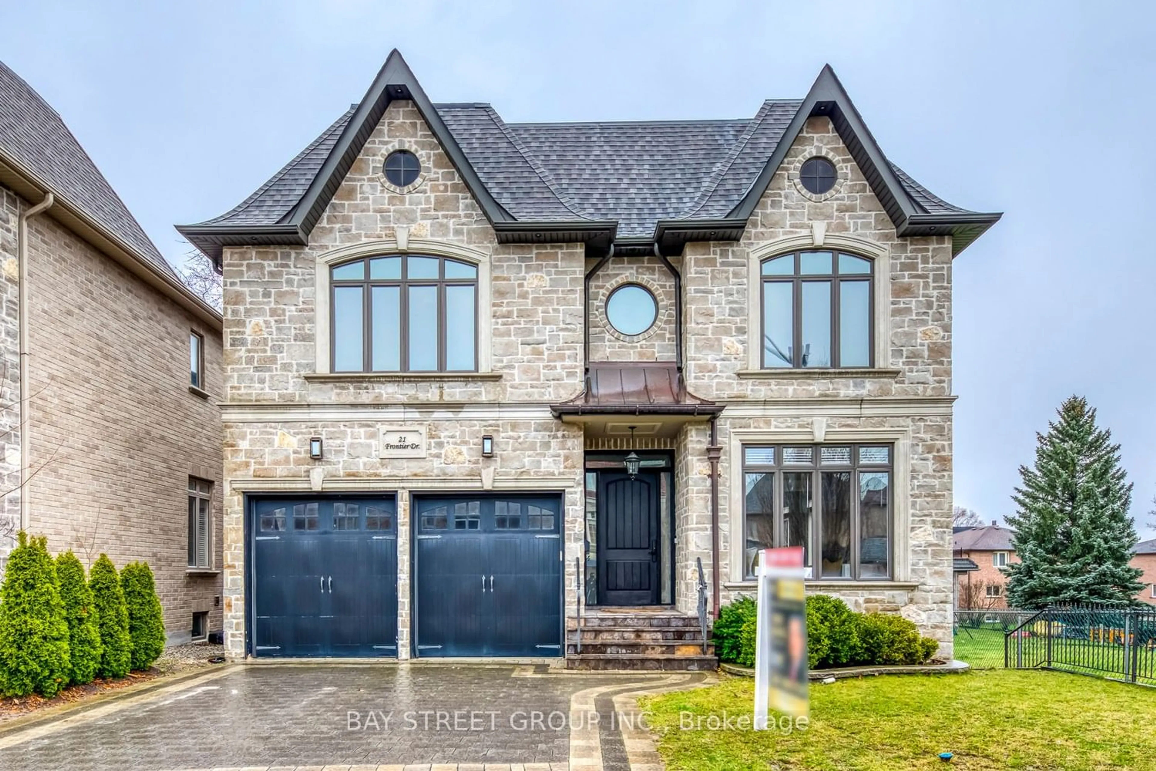 Home with brick exterior material for 21 Frontier Dr, Richmond Hill Ontario L4C 0M2
