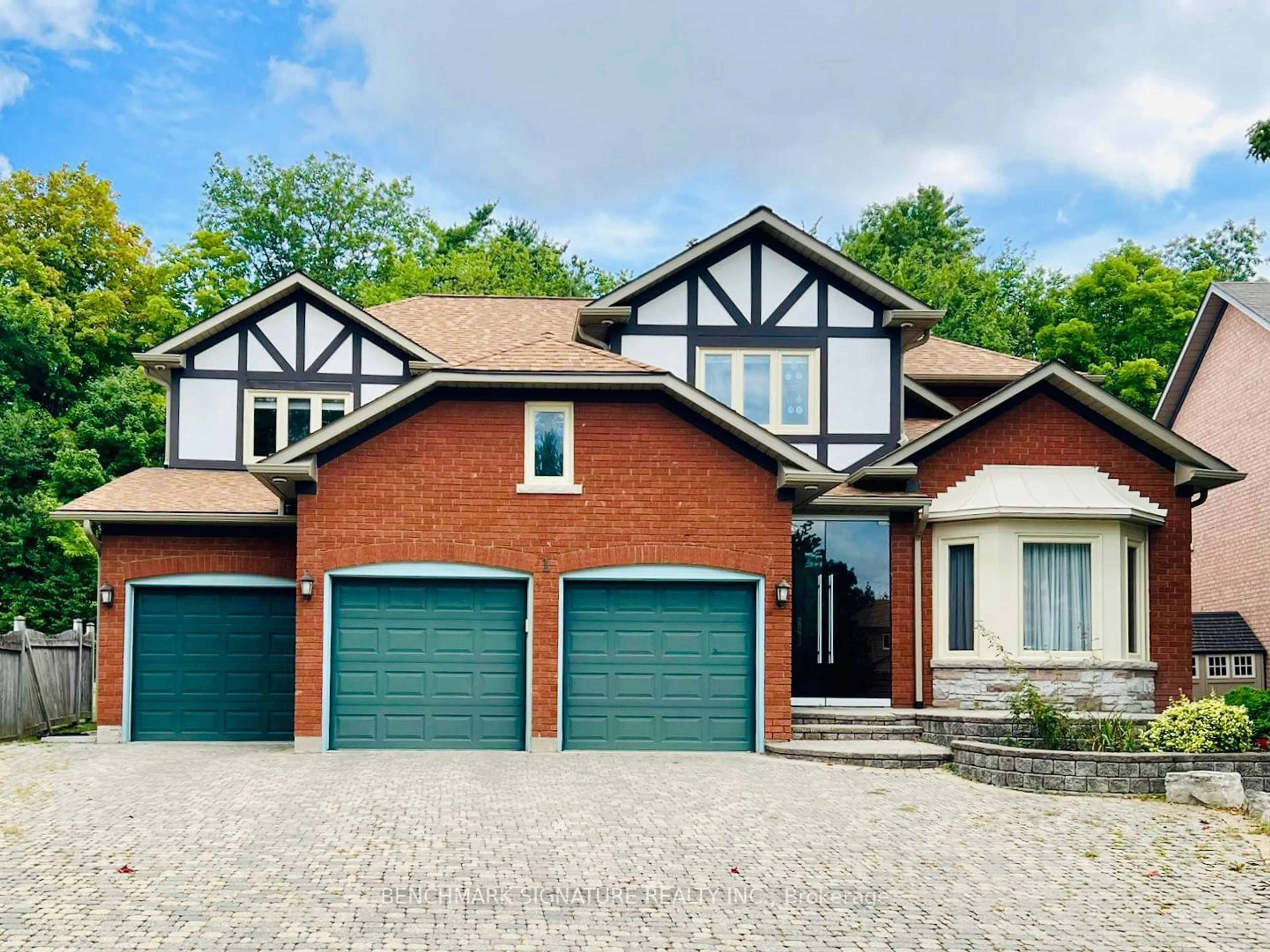 Home with brick exterior material for 1 Fernwood Crt, Richmond Hill Ontario L4B 3C2