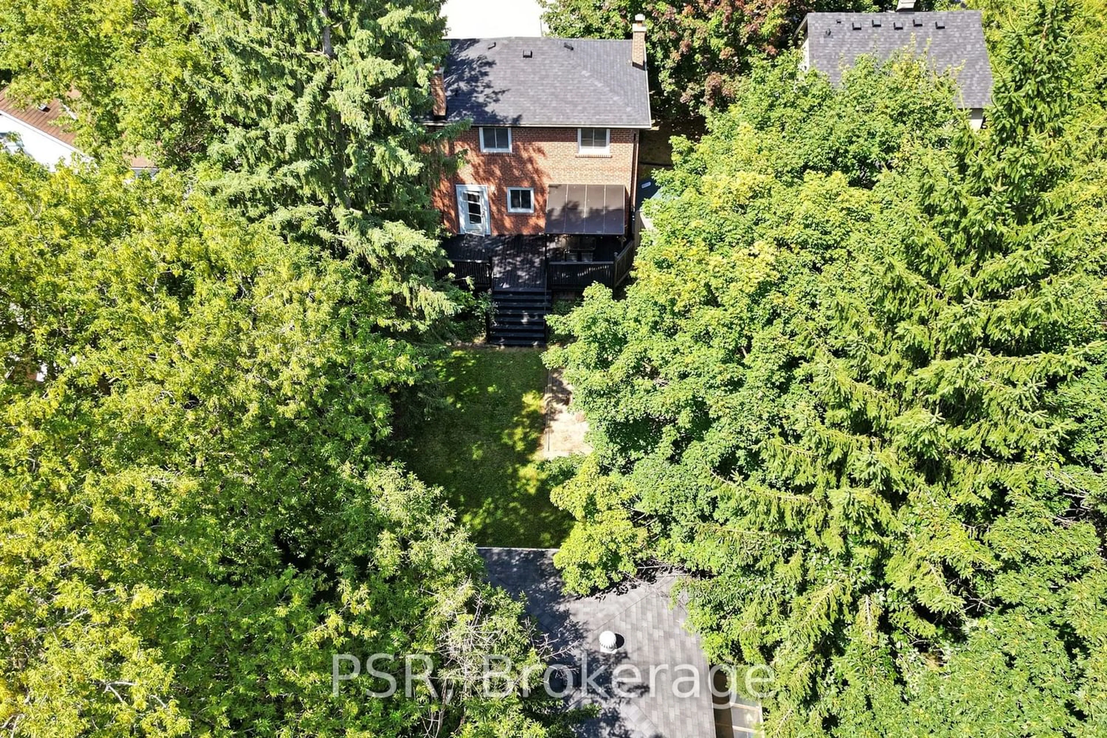 Frontside or backside of a home for 370 Amelia St, Newmarket Ontario L3Y 2V4