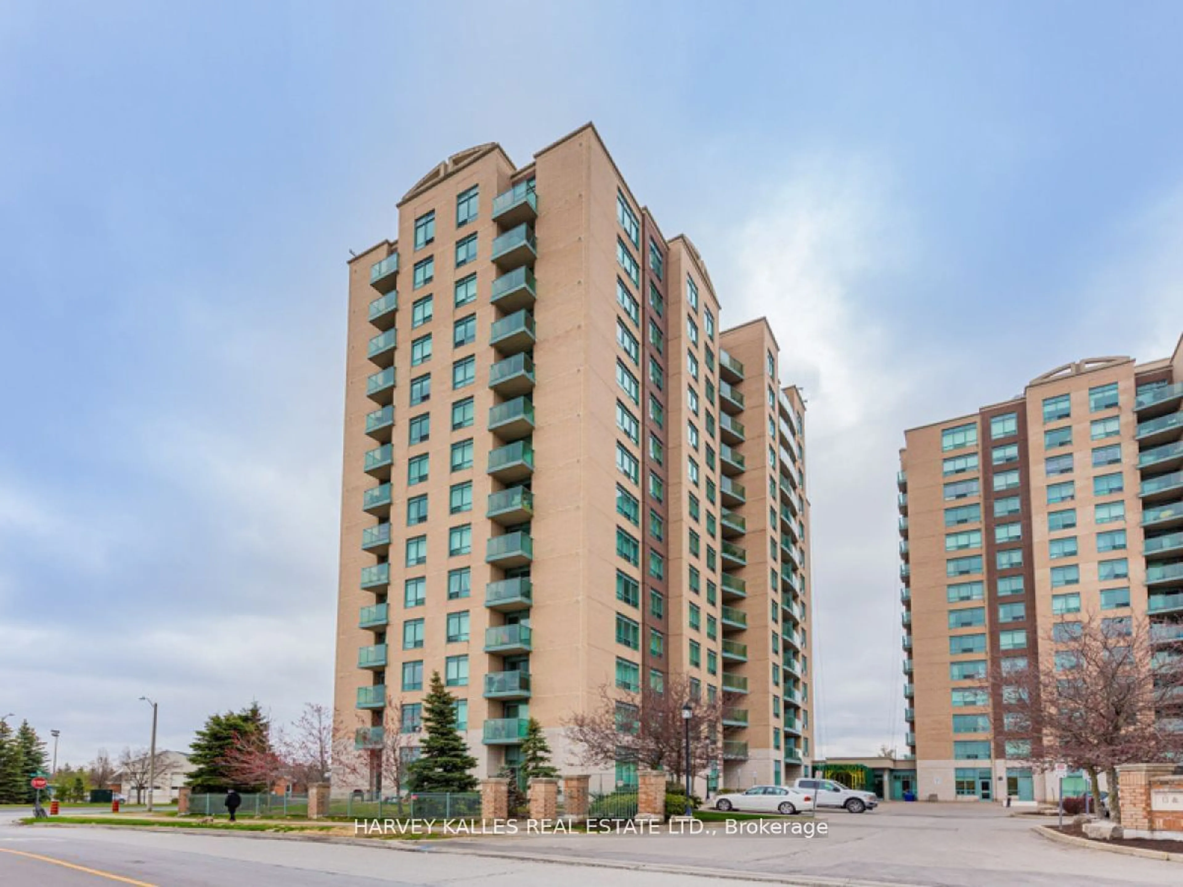 A pic from exterior of the house or condo for 11 Oneida Cres #1204, Richmond Hill Ontario L4B 0A1