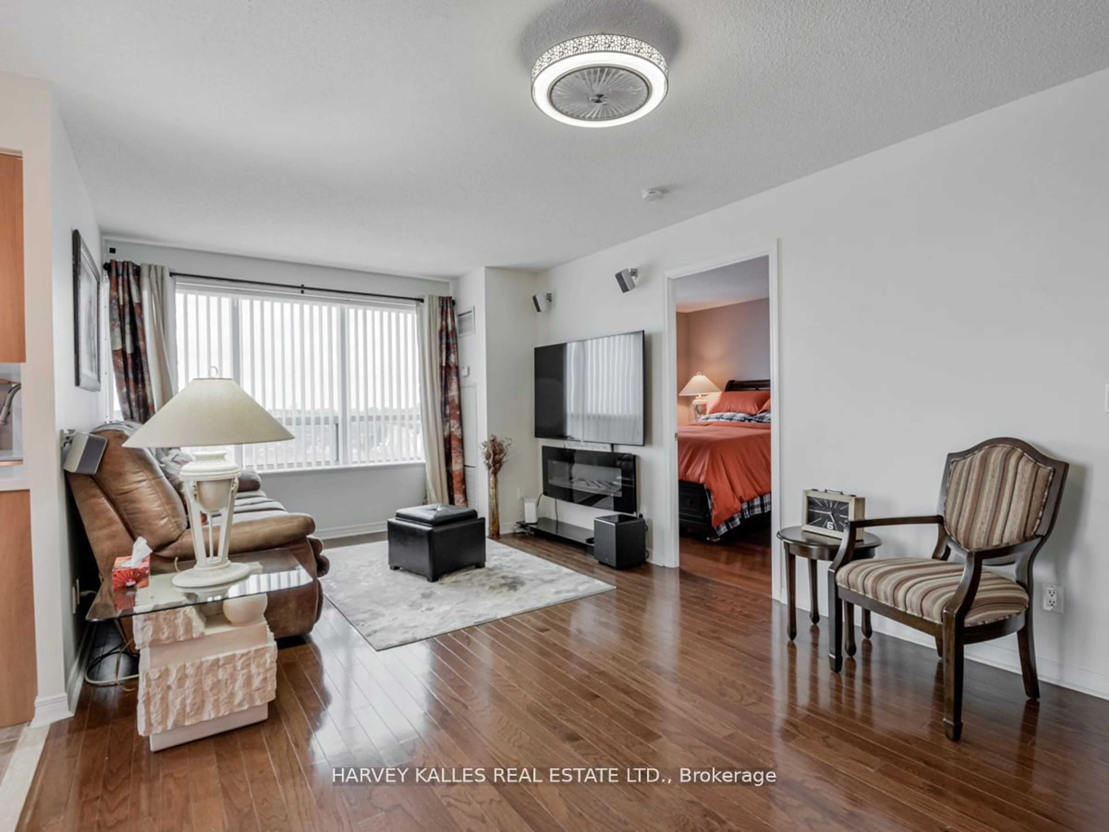 Living room for 11 Oneida Cres #1204, Richmond Hill Ontario L4B 0A1