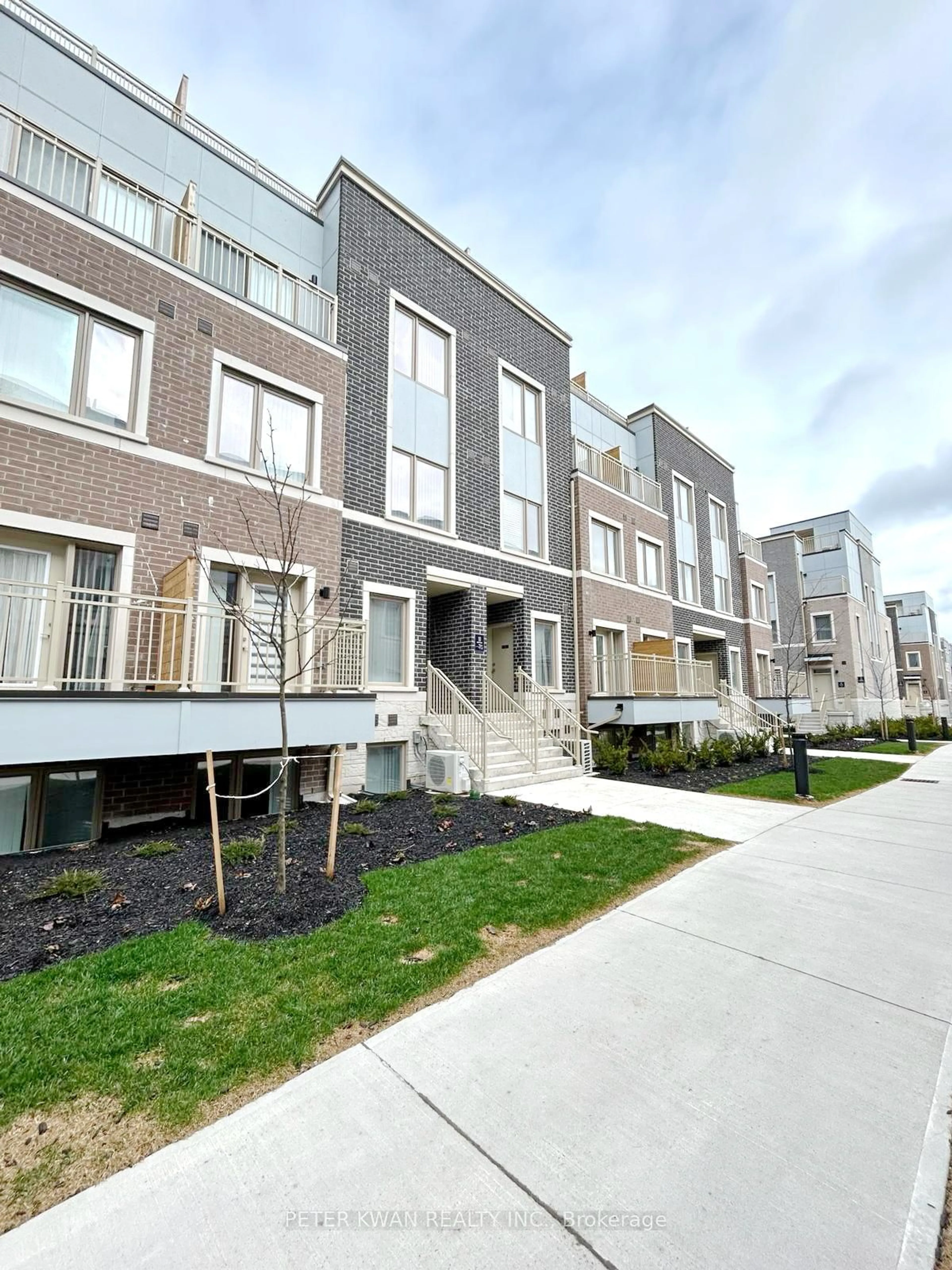 A pic from exterior of the house or condo for 11 Honeycrisp Cres #6, Vaughan Ontario L4K 0N6