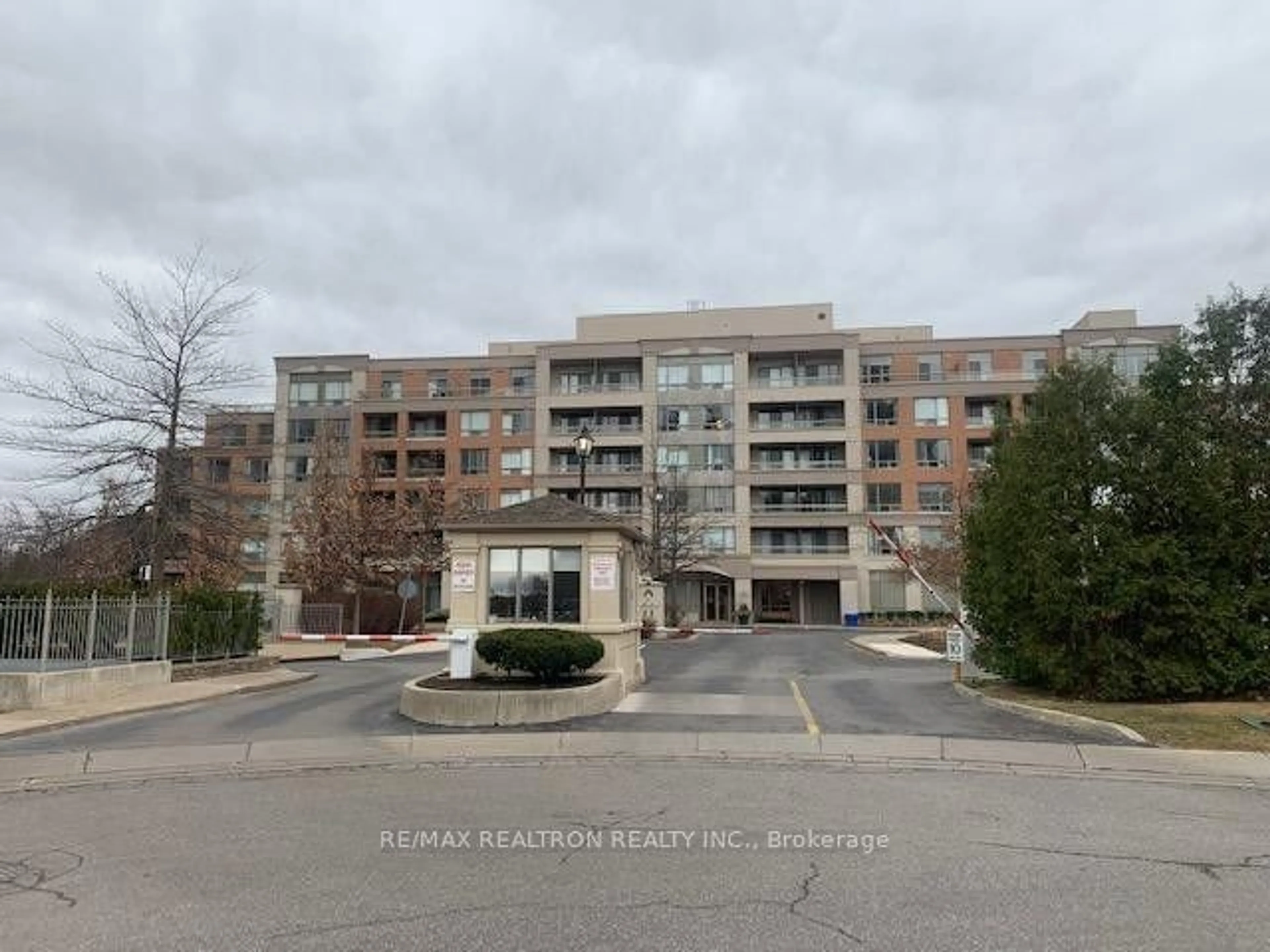 A pic from exterior of the house or condo for 19 Northern Heights Dr #103, Richmond Hill Ontario L4B 4M4
