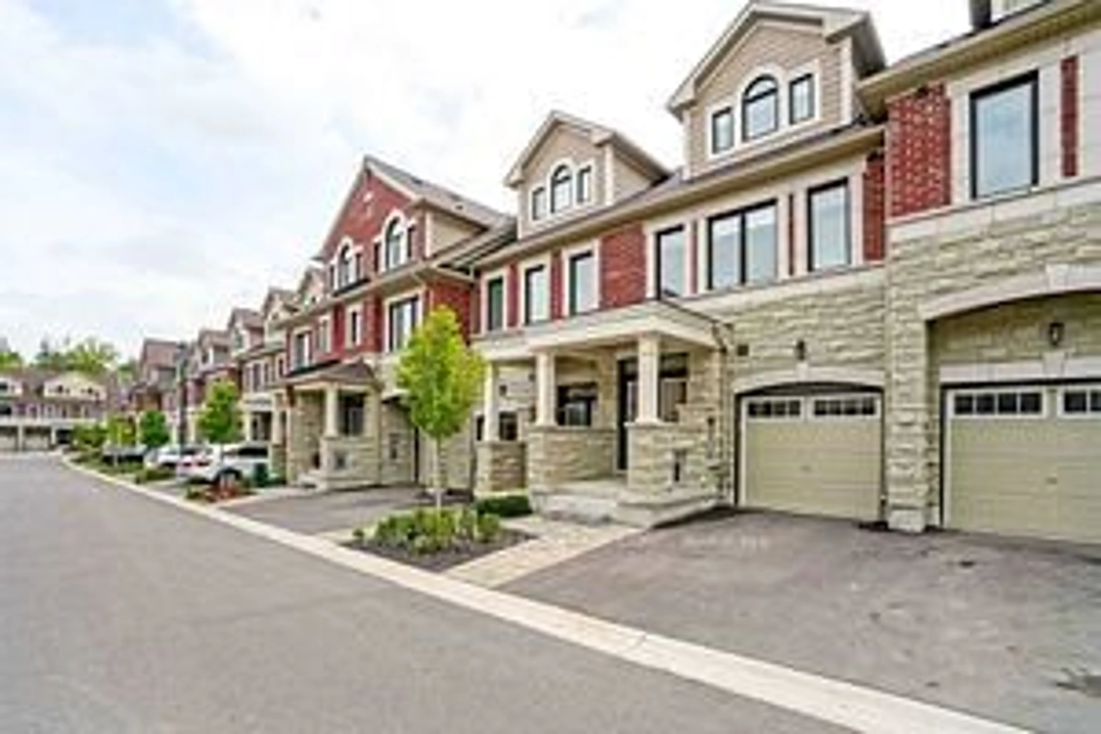 A pic from exterior of the house or condo for 6 Hiawatha Crt, Vaughan Ontario L4L 0J2