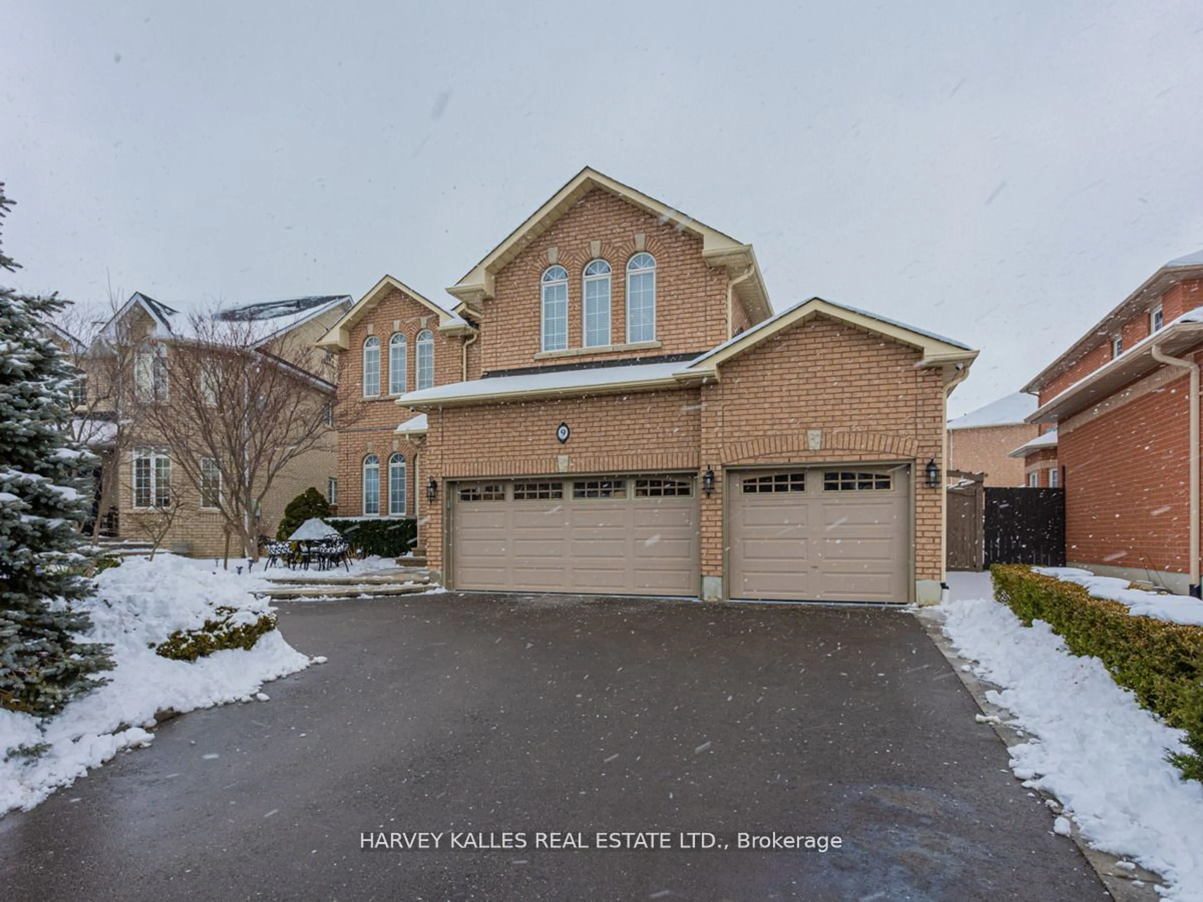 A pic from exterior of the house or condo for 9 Glenforest Dr, Vaughan Ontario L4J 8K5