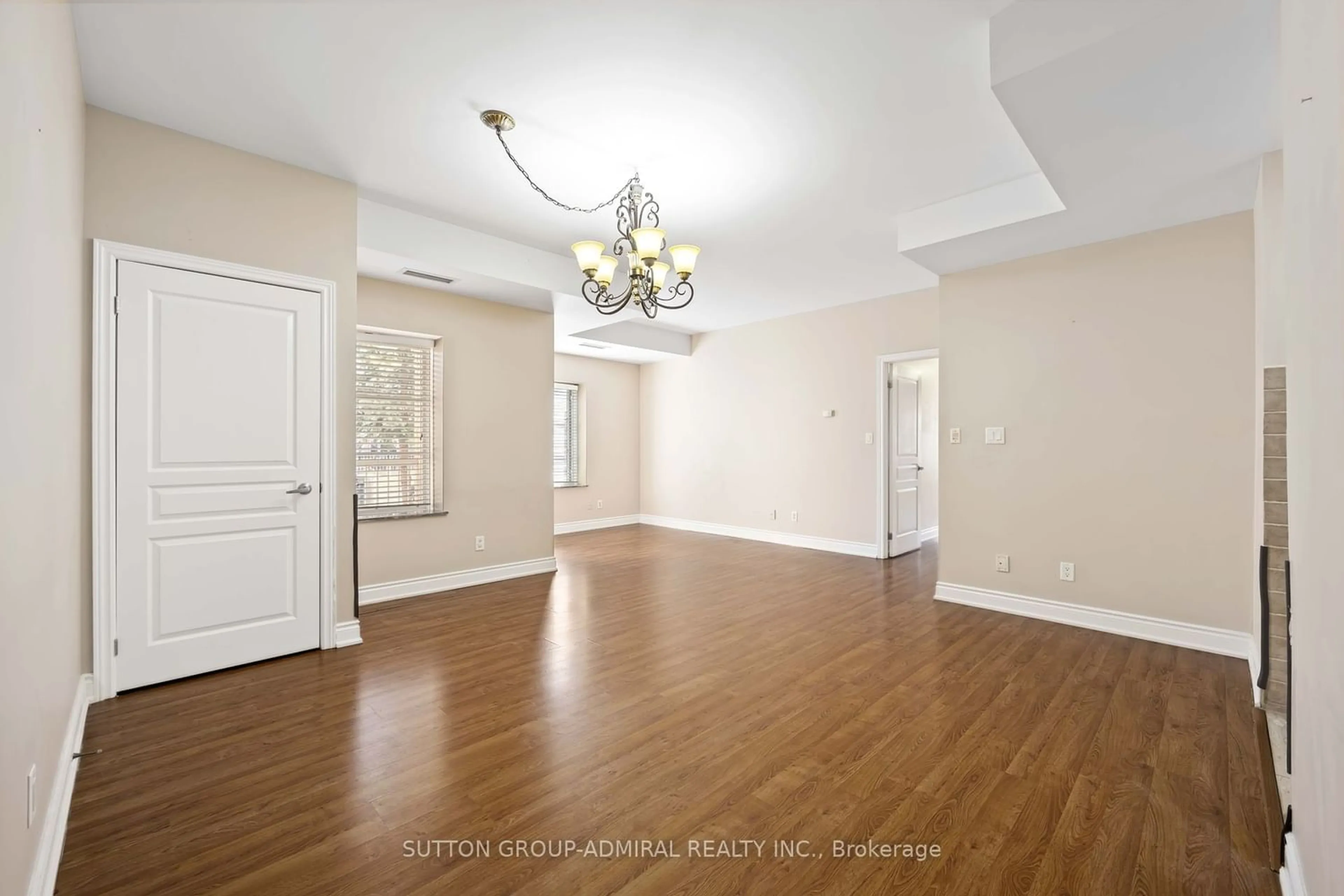 A pic of a room for 9901 Keele St #105, Vaughan Ontario L6A 3Y5