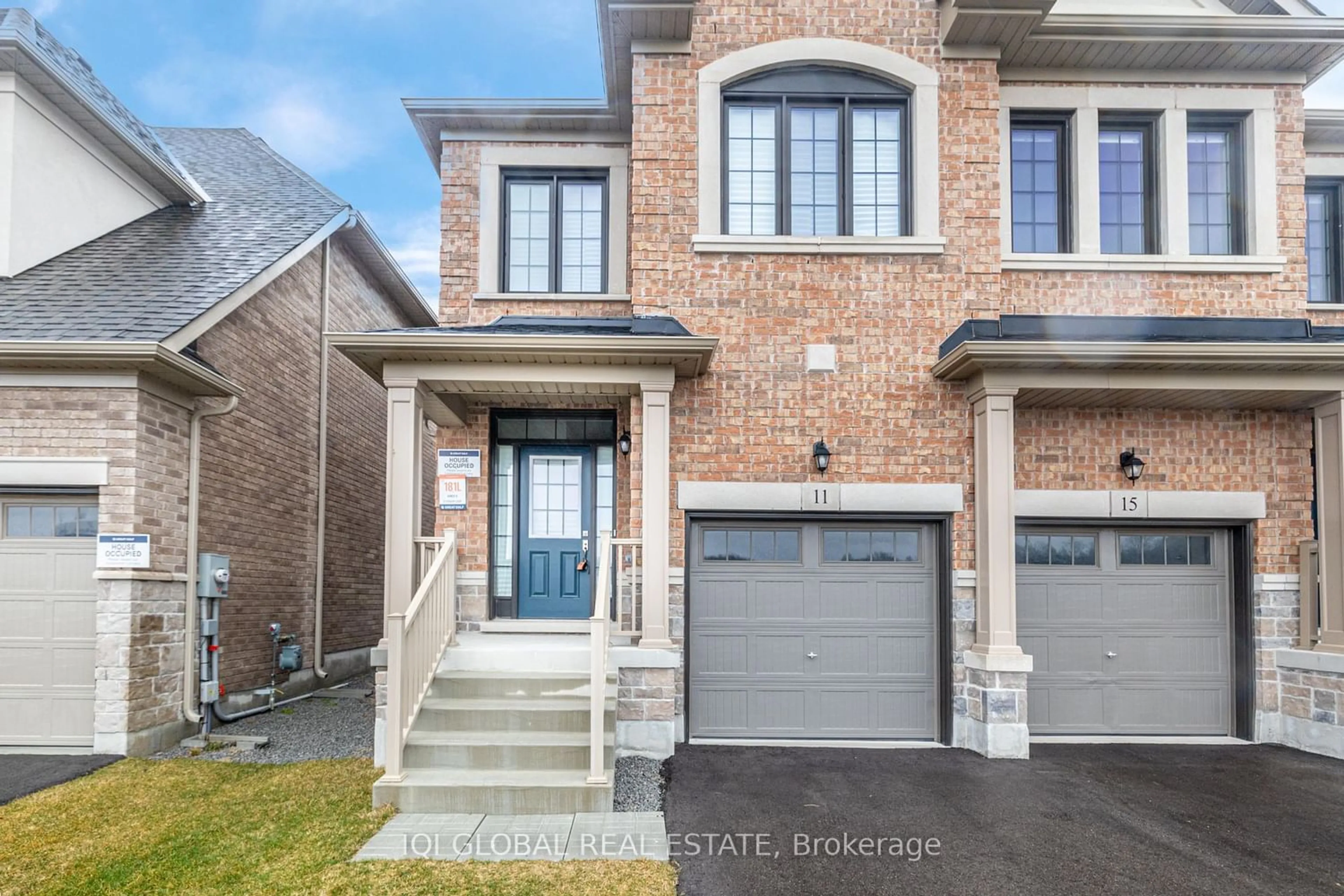 Home with brick exterior material for 11 Terrain Crt, East Gwillimbury Ontario L9N 0T2