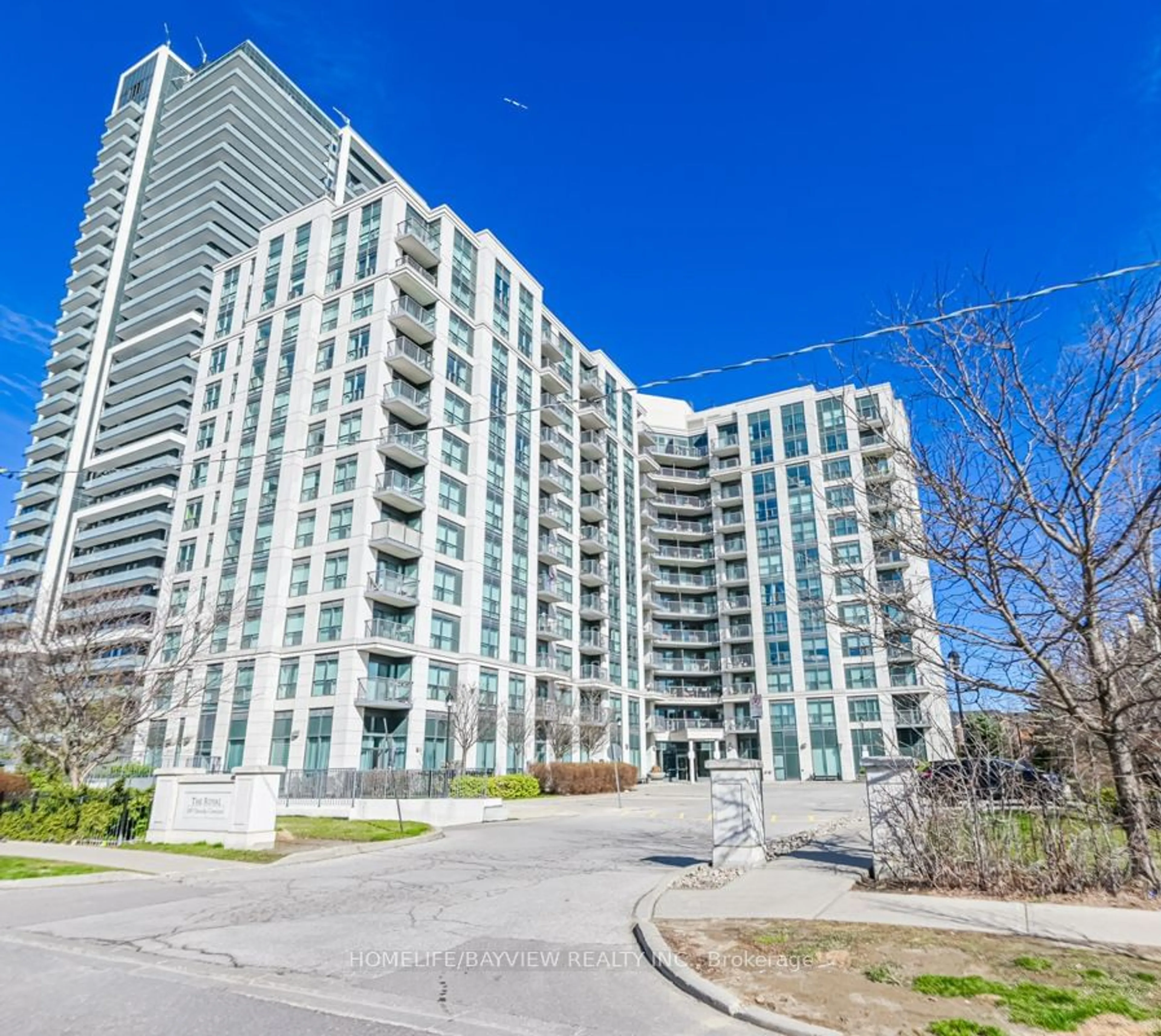 A pic from exterior of the house or condo for 185 Oneida Cres #305, Richmond Hill Ontario L4B 0B1