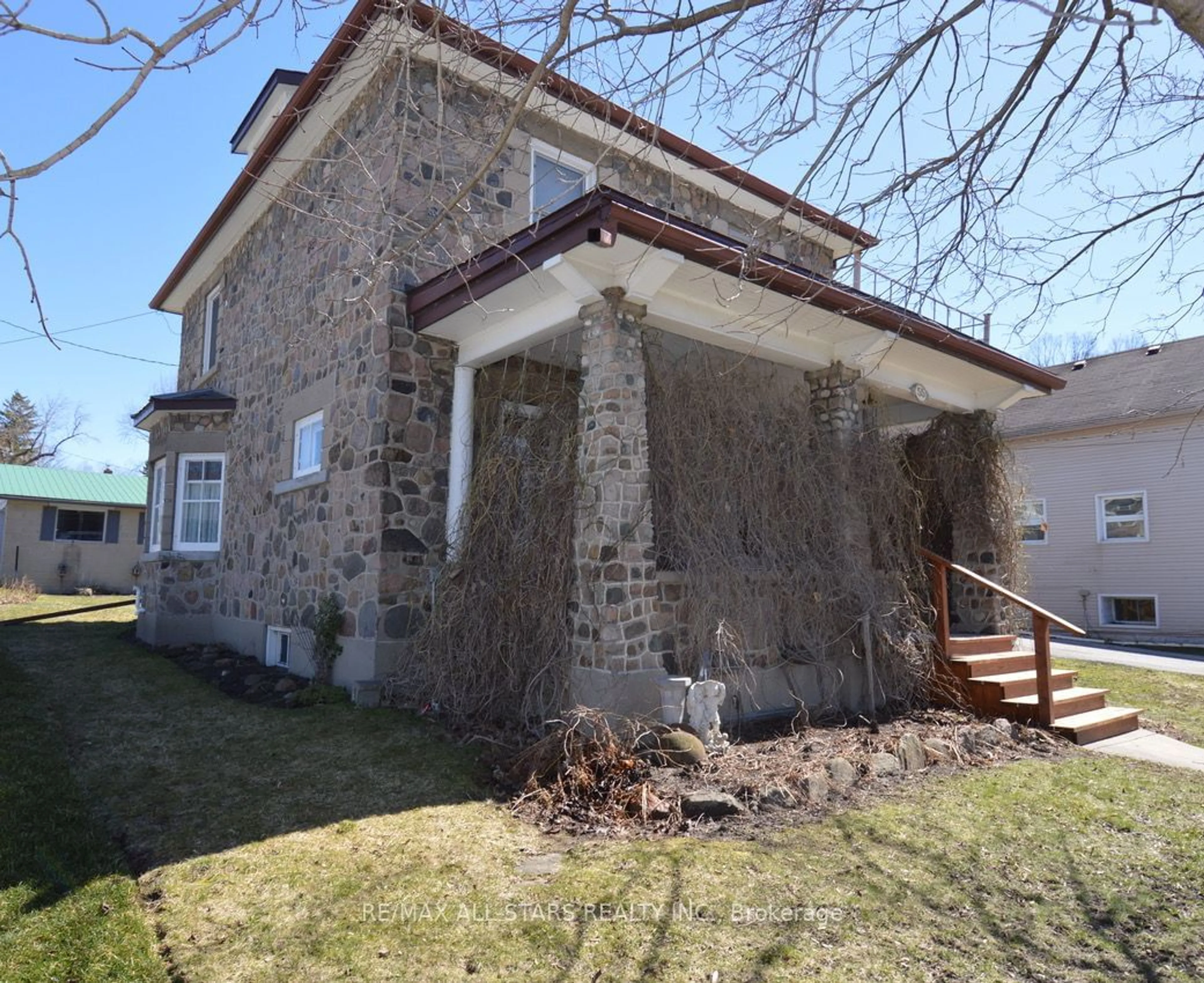 Frontside or backside of a home for 55 Main St, Uxbridge Ontario L9P 1J4