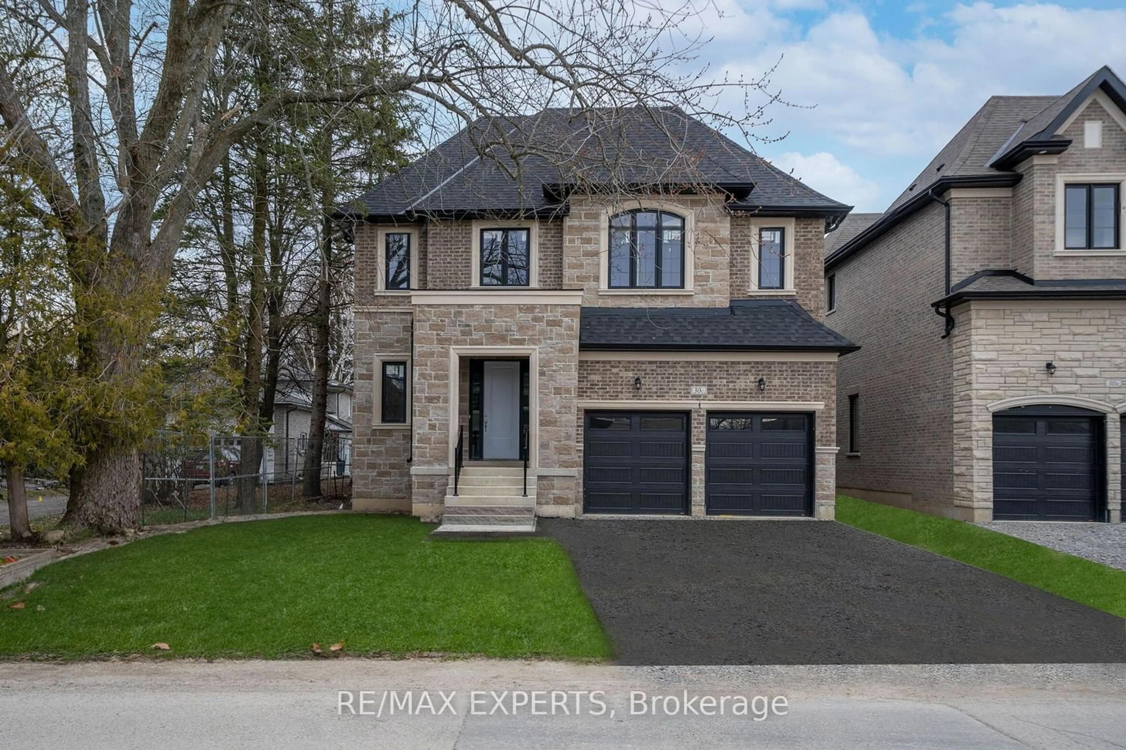 Frontside or backside of a home for 30C Maple Grove Ave, Richmond Hill Ontario L4E 2T8