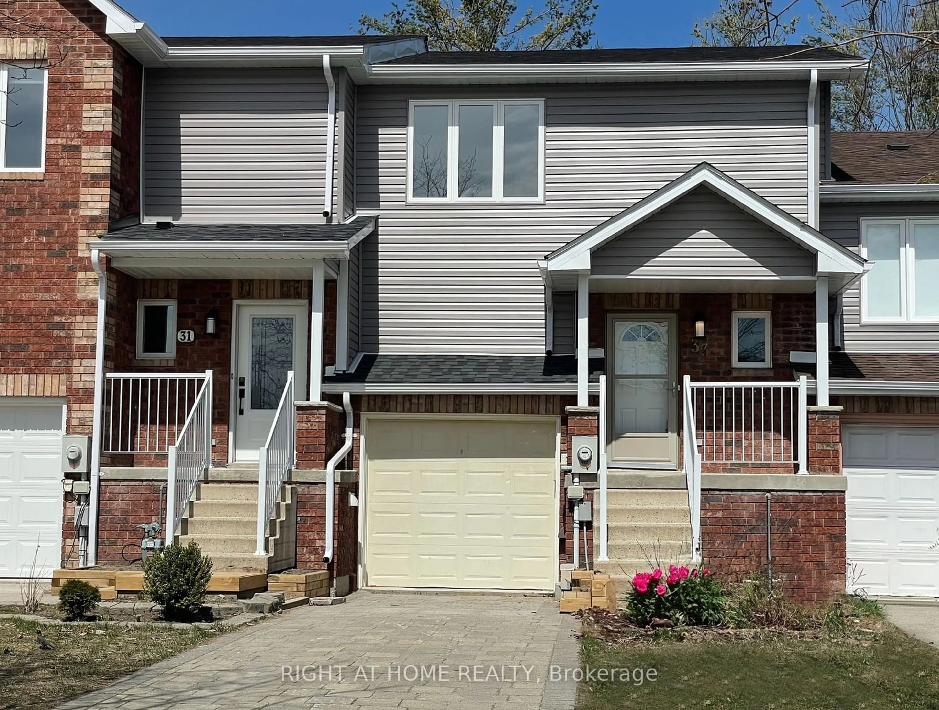 Frontside or backside of a home for 33 Parkside Cres, Essa Ontario L0M 1B3