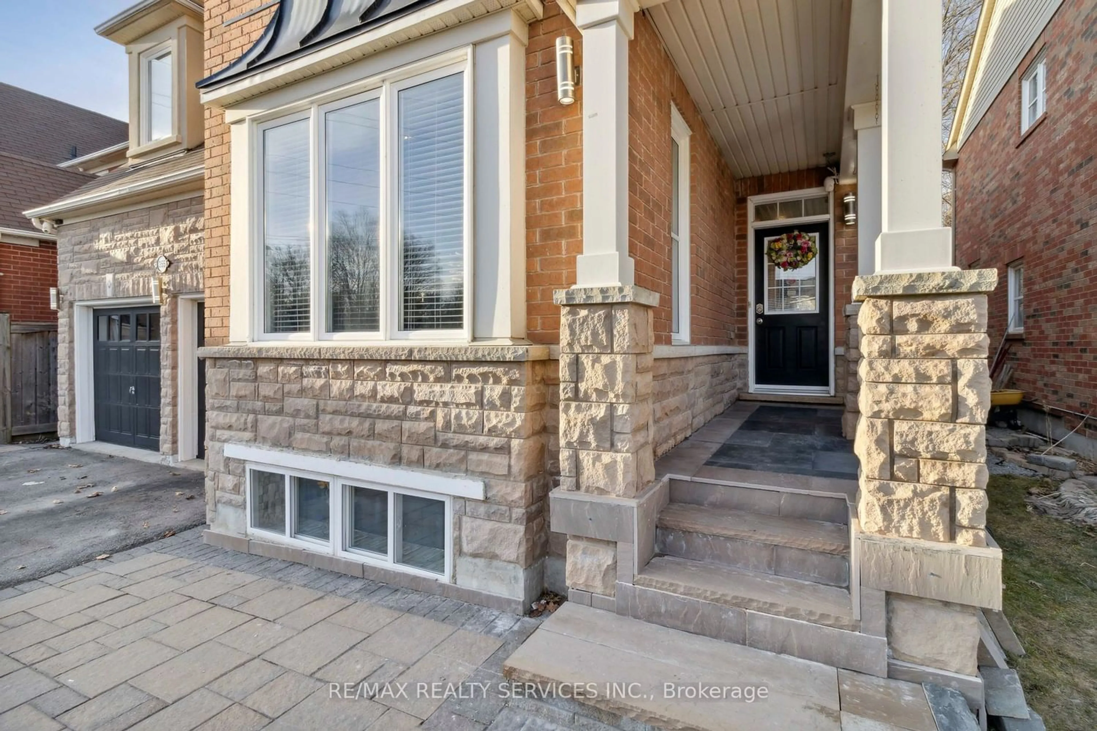 Home with brick exterior material for 355 Cheryl Mews Blvd, Newmarket Ontario L3X 3J7