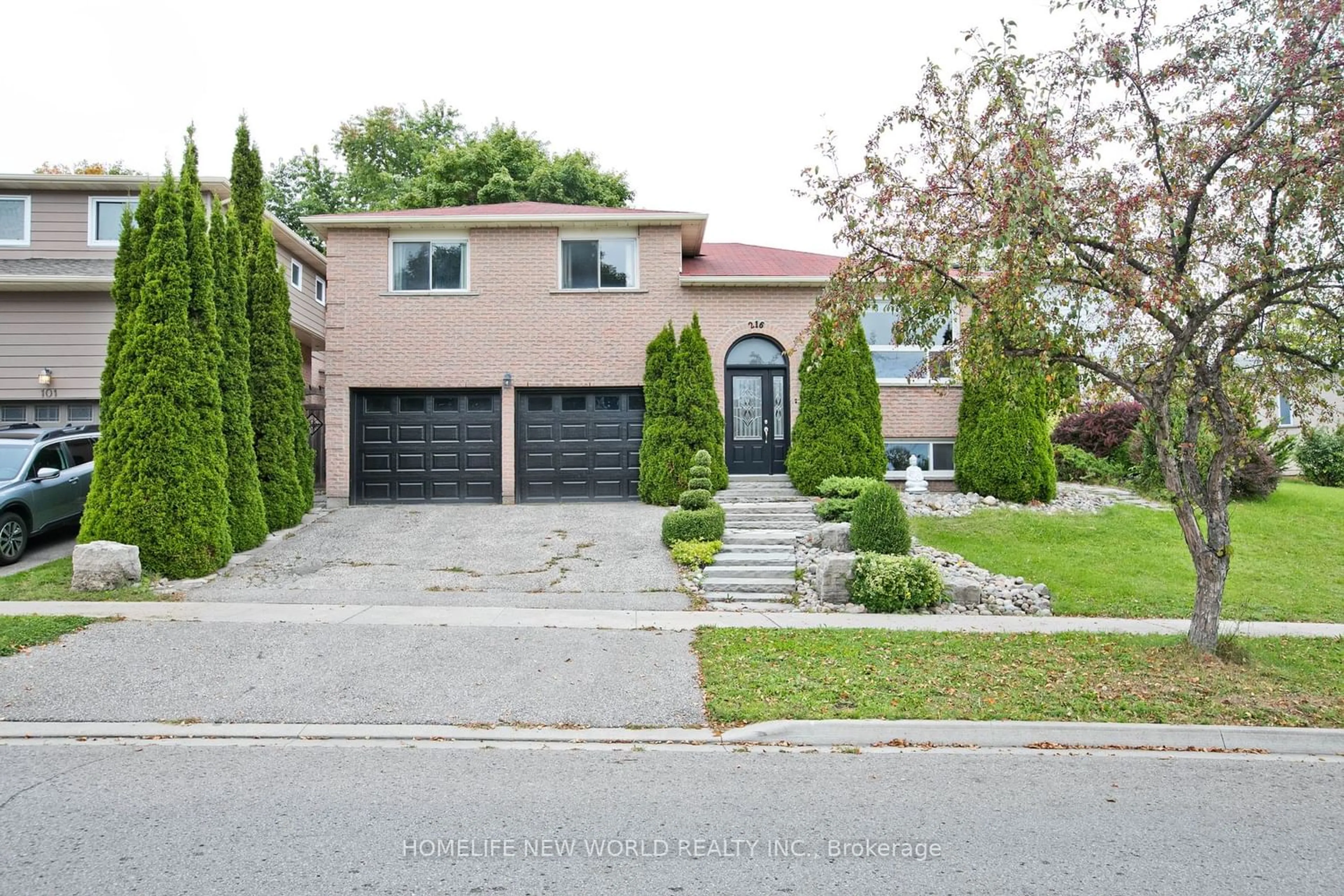 Frontside or backside of a home for 216 Colborne St, Bradford West Gwillimbury Ontario L3Z 2R5