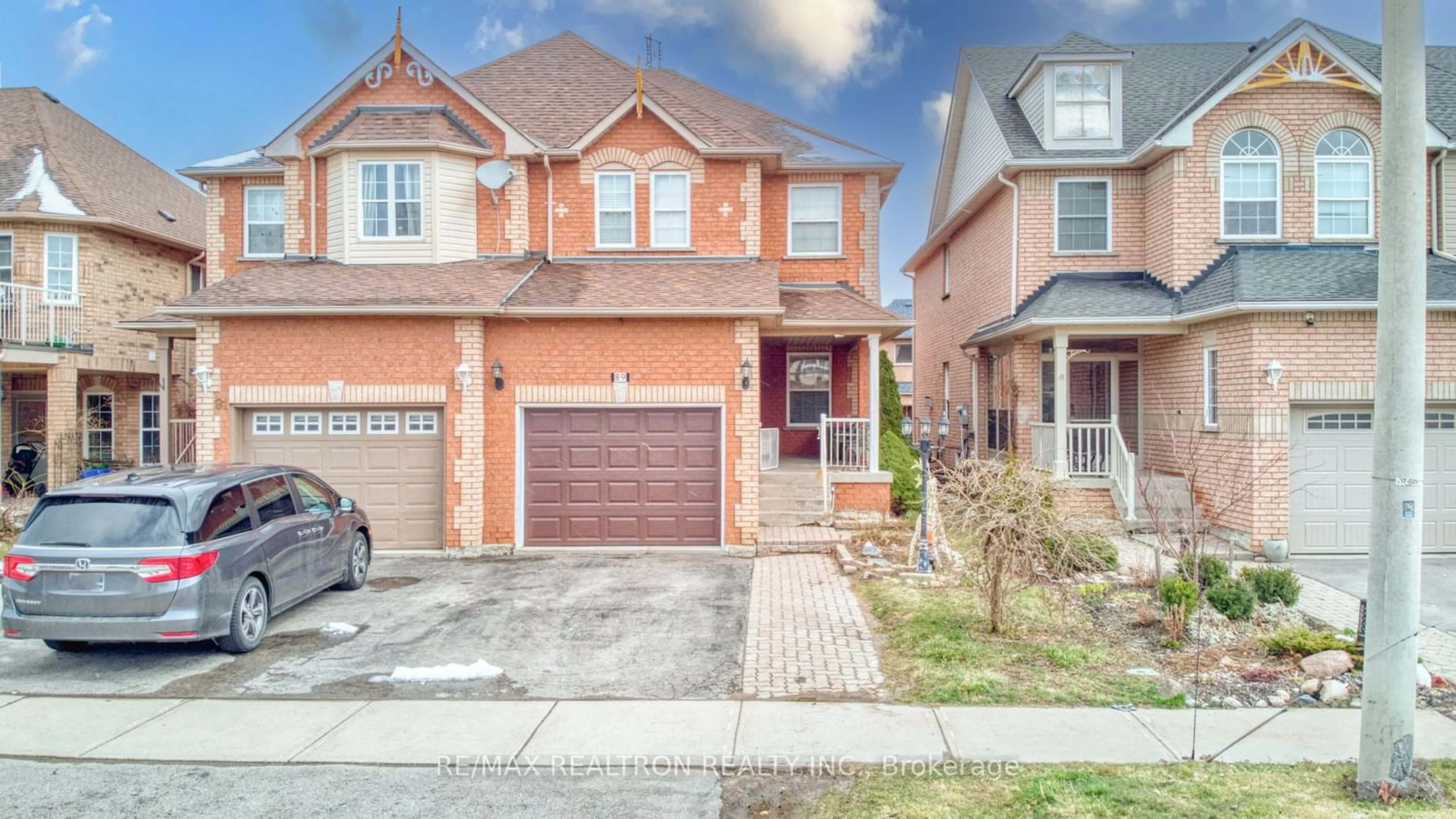 Home with brick exterior material for 89 English Oak Dr, Richmond Hill Ontario L4E 3X4