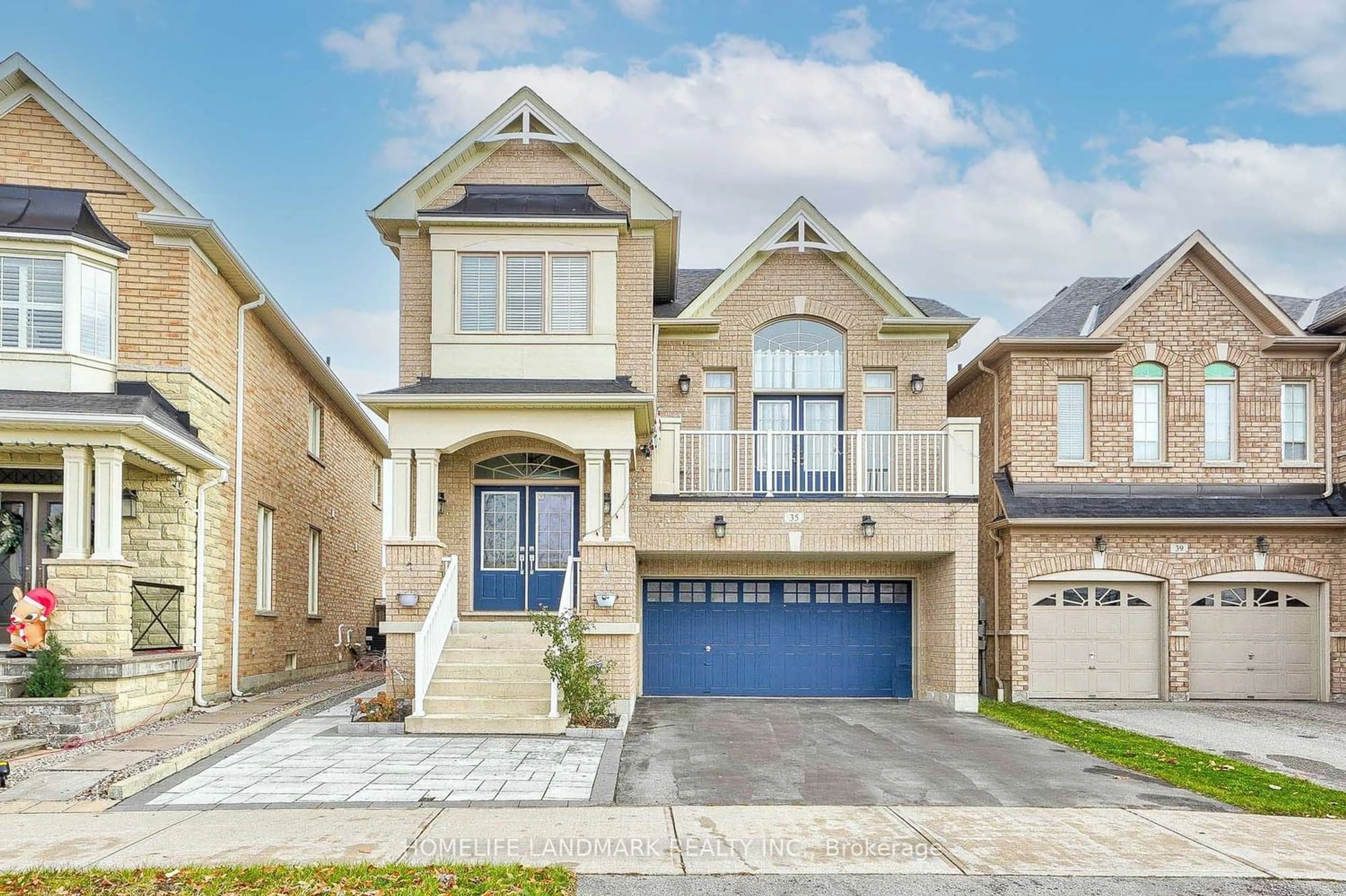 Frontside or backside of a home for 35 Yakefarm Blvd, Whitchurch-Stouffville Ontario L4A 0V4
