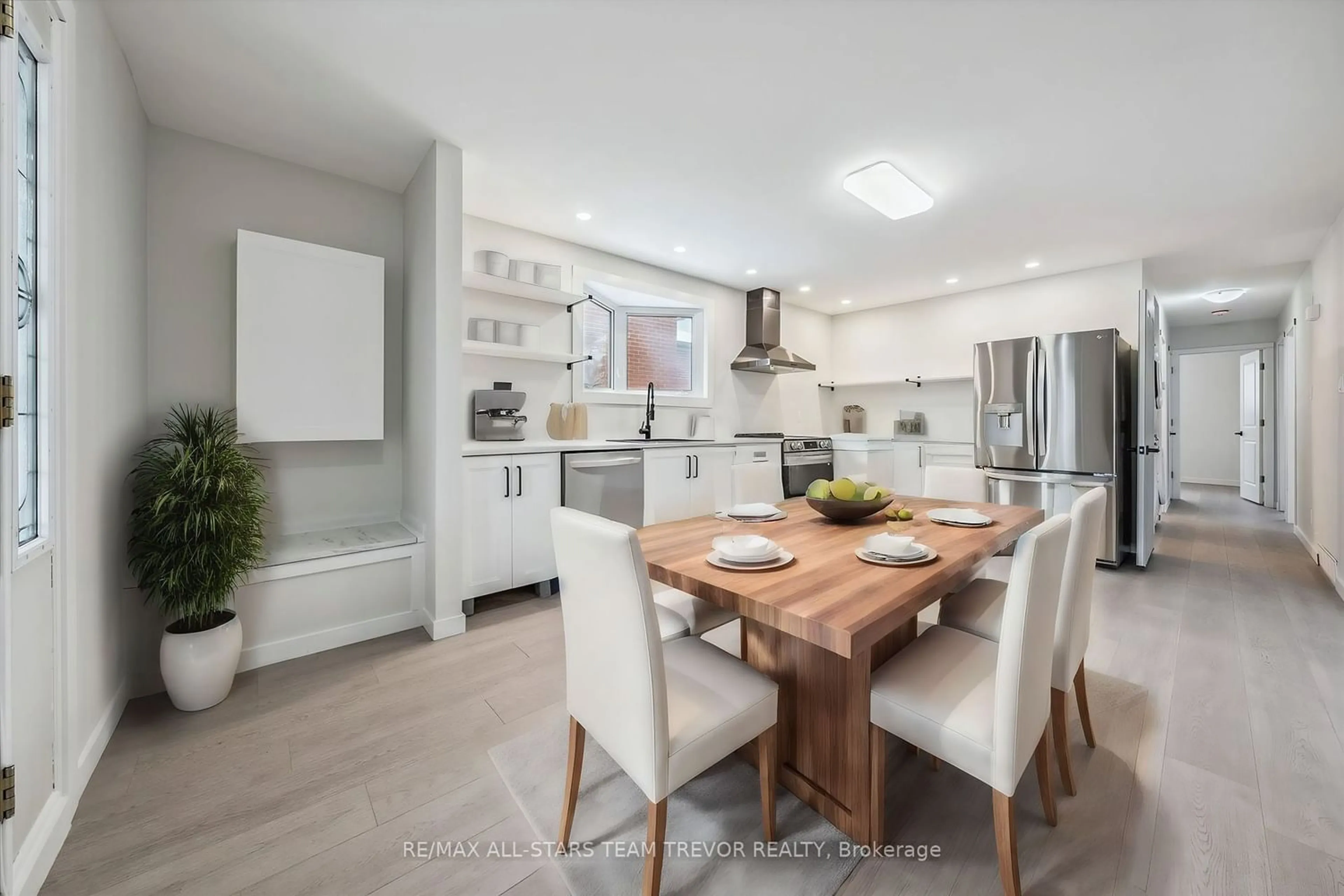 Contemporary kitchen for 243 Walker Ave, Bradford West Gwillimbury Ontario L3Z 1Y5