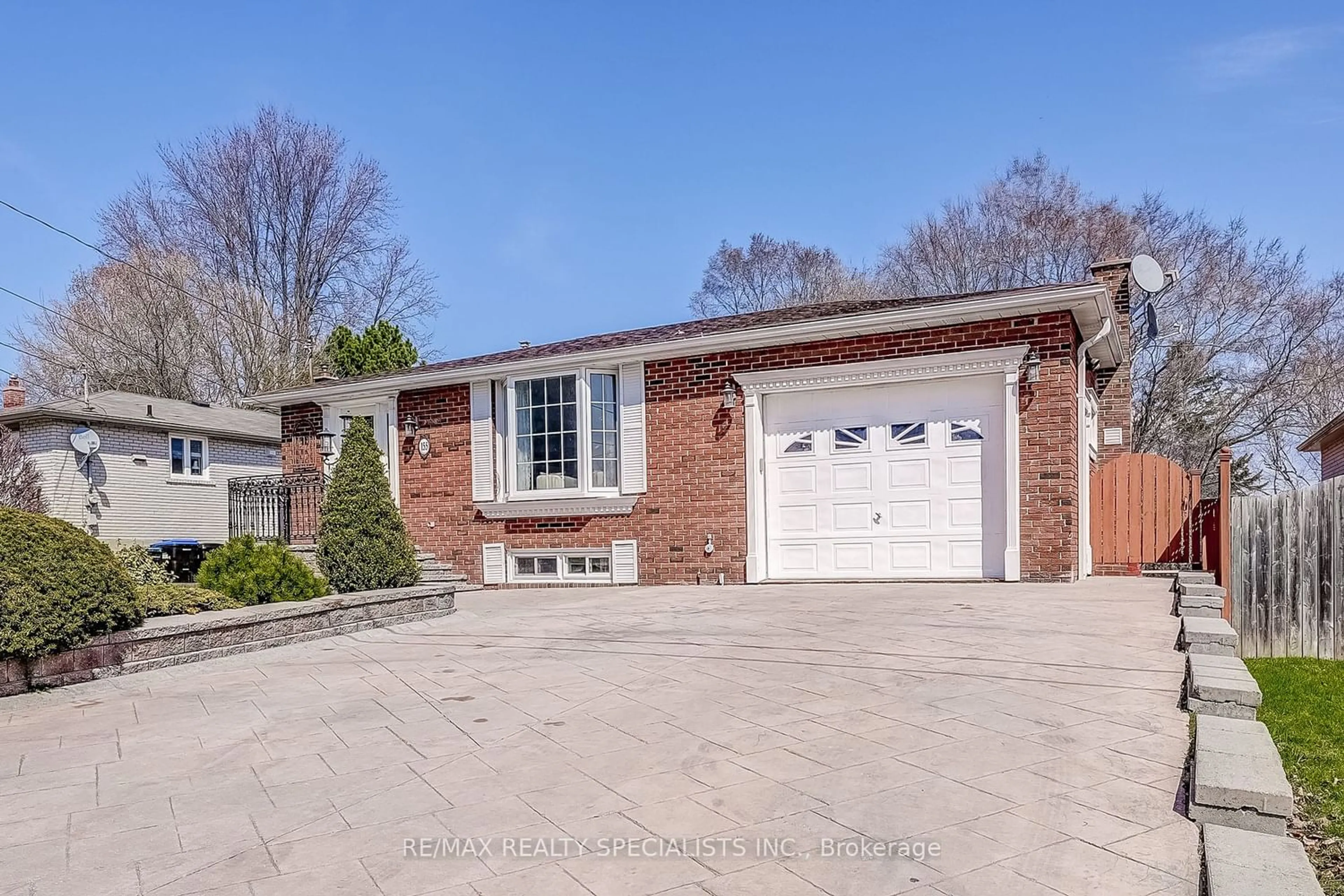Frontside or backside of a home for 155 Collings Ave, Bradford West Gwillimbury Ontario L3Z 1V9