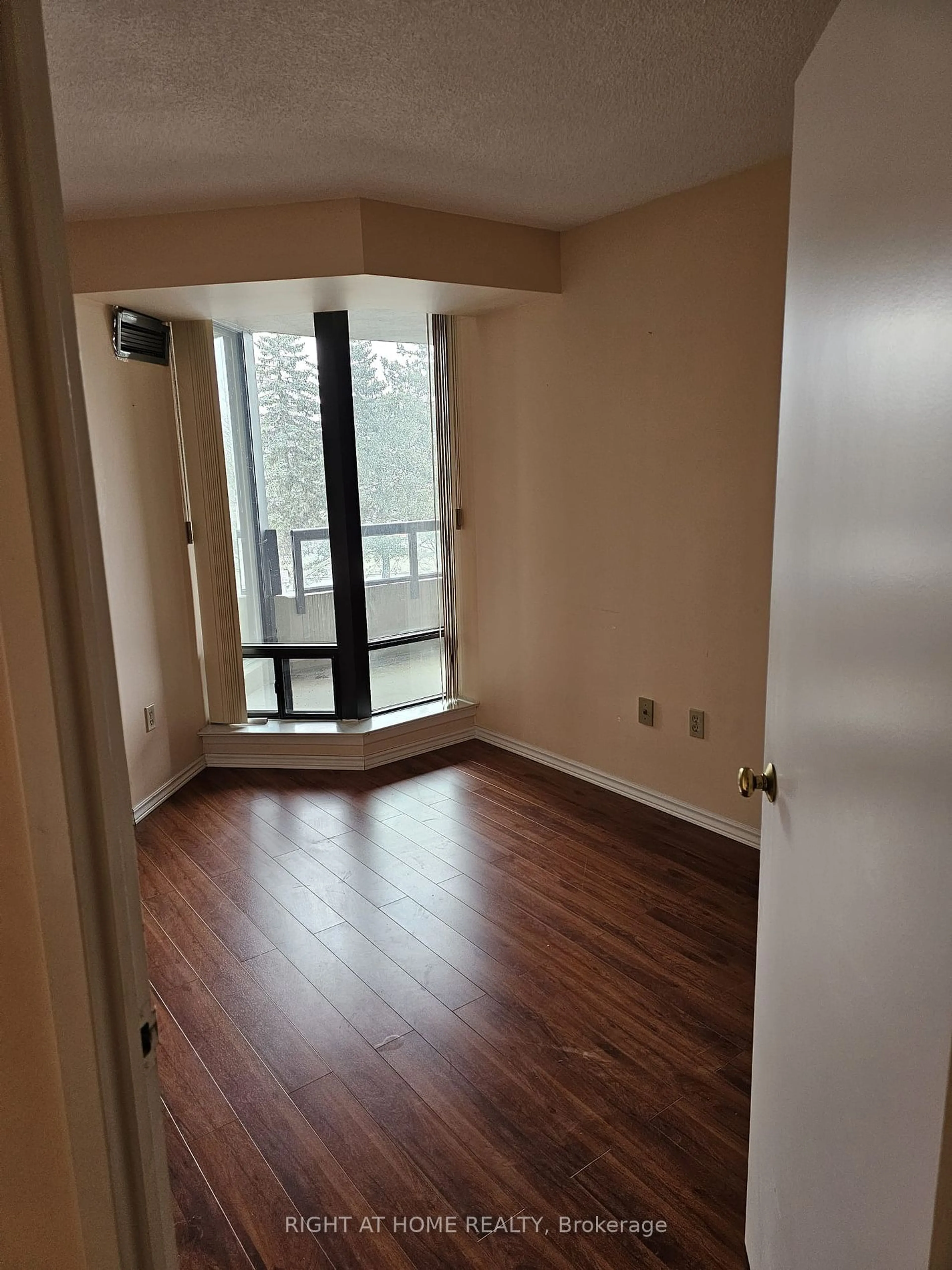 A pic of a room for 7440 Bathurst St #308, Vaughan Ontario L4J 7K8