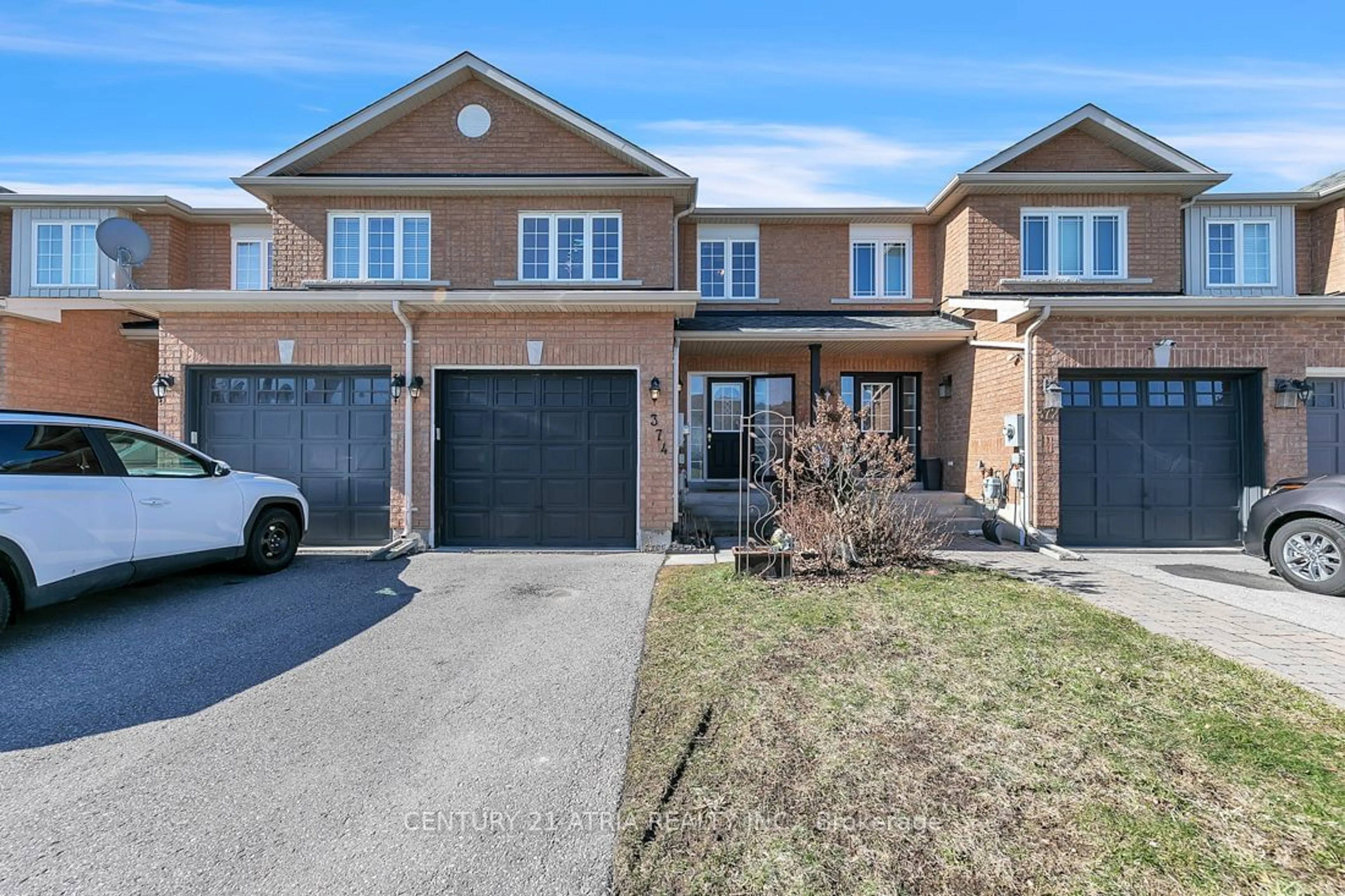 A pic from exterior of the house or condo for 374 Rannie Rd, Newmarket Ontario L3X 2N3