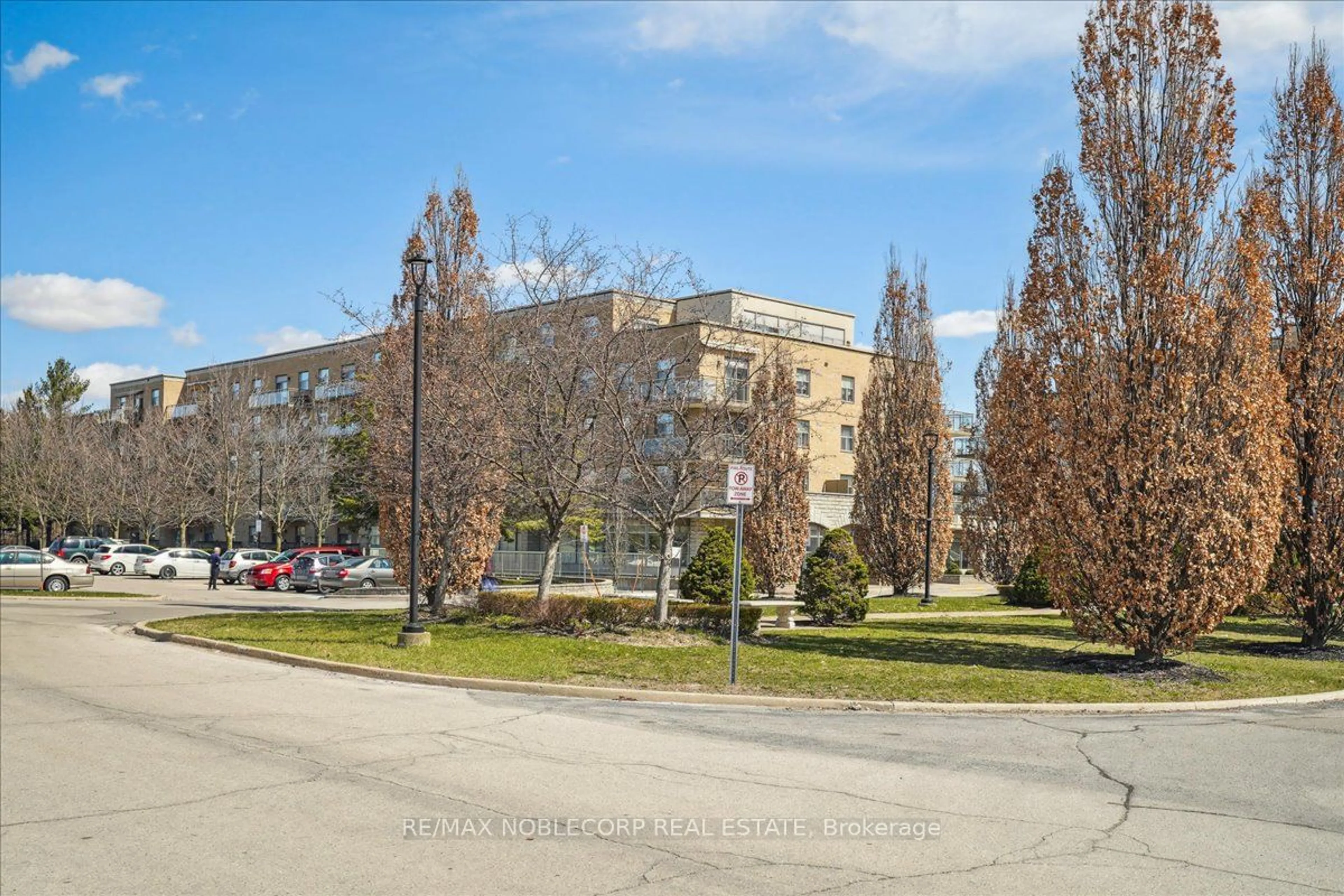 Street view for 2506 Rutherford Rd #114, Vaughan Ontario L4K 5N4