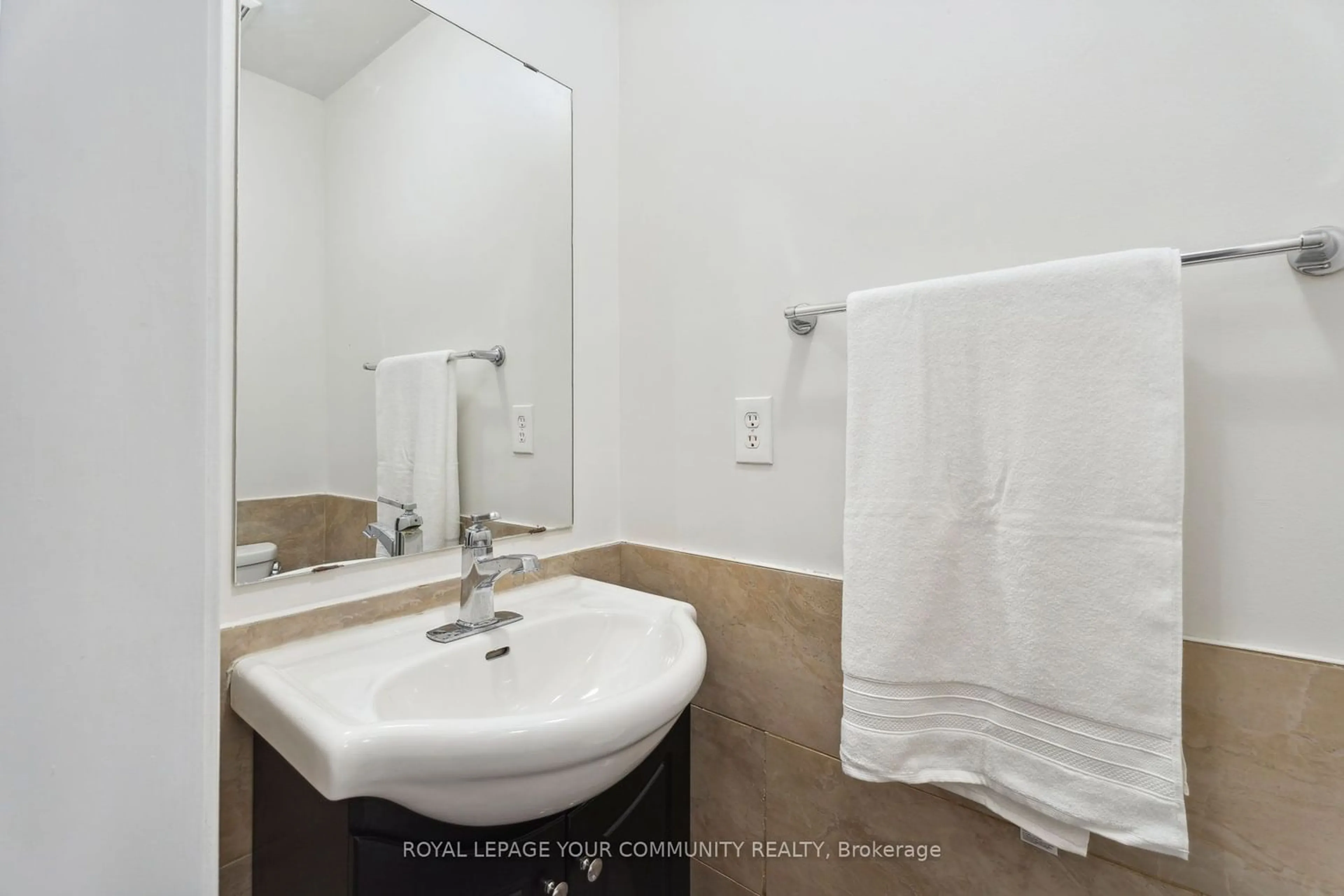Standard bathroom for 56 Brando Ave, Markham Ontario L3S 4K9