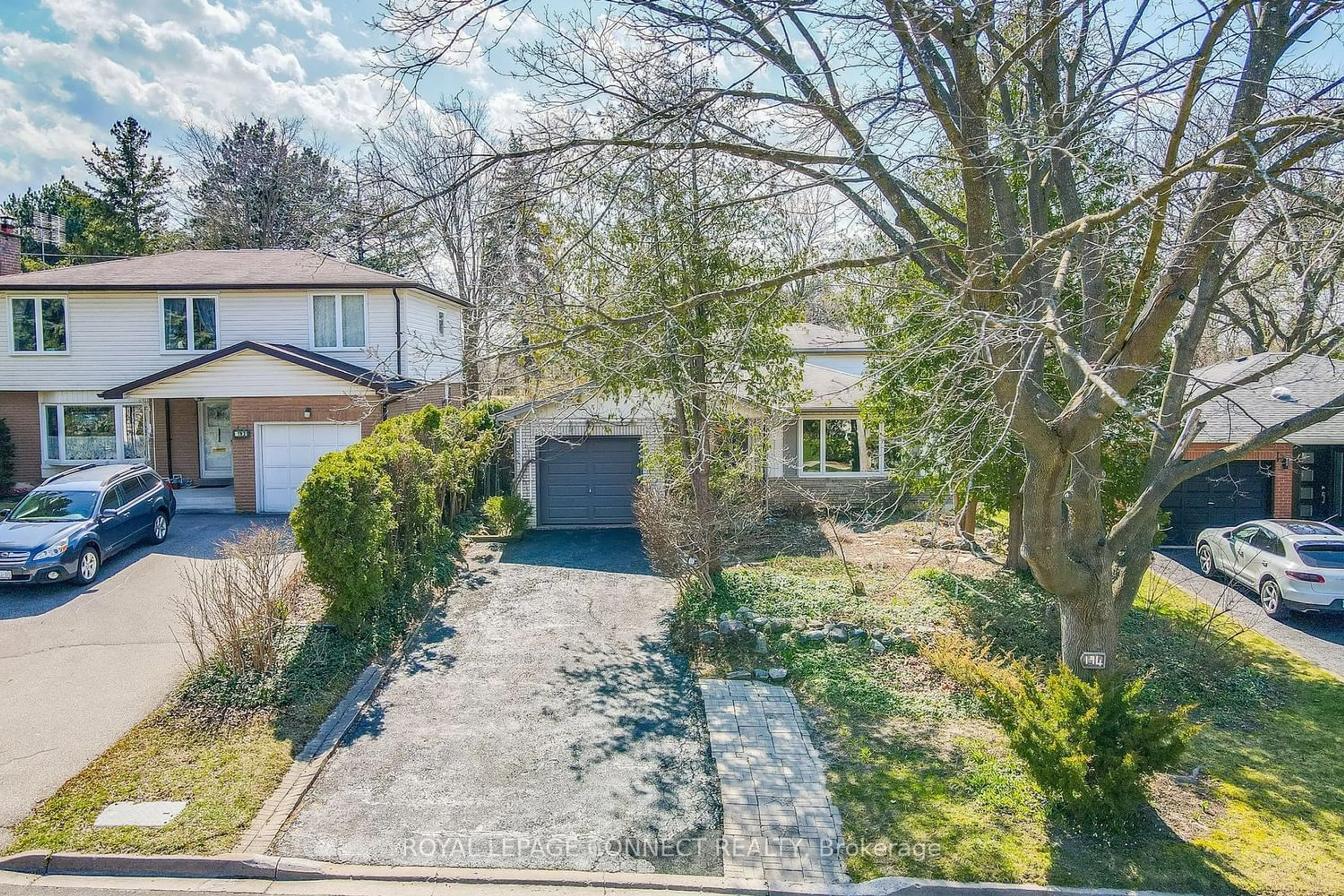 Frontside or backside of a home for 194 Bayview Fairways Dr, Markham Ontario L3T 2Y8
