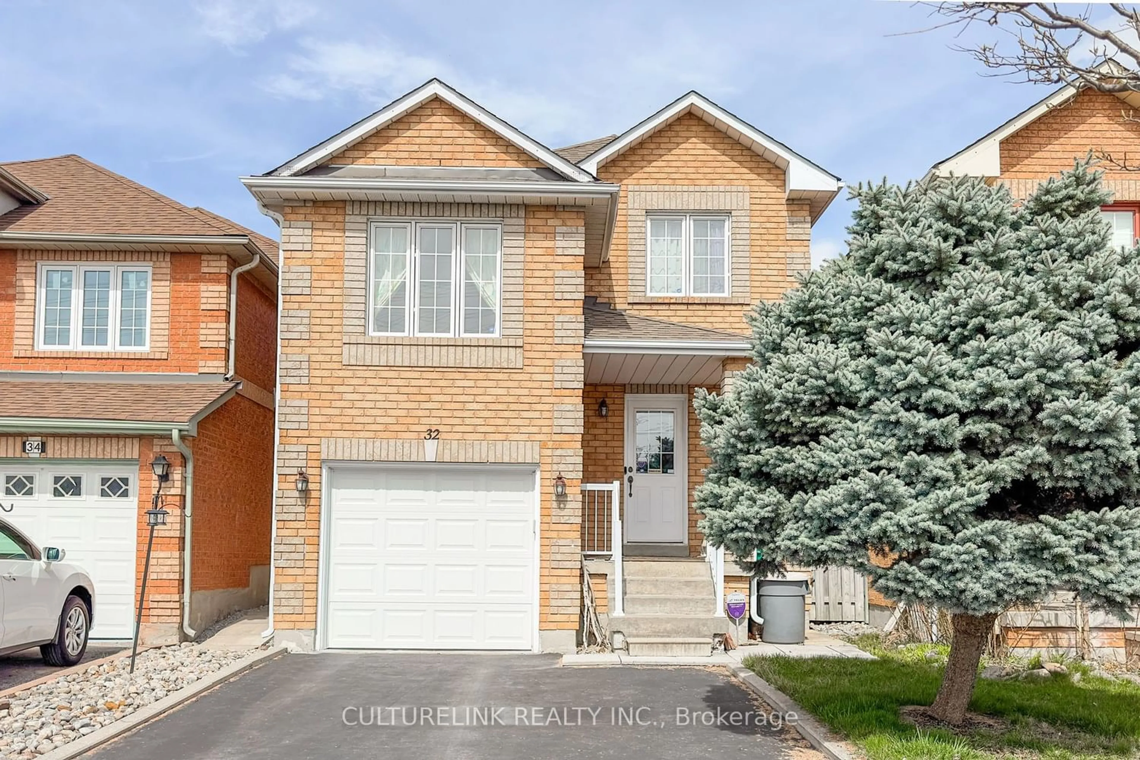 Frontside or backside of a home for 32 Clandfield St, Markham Ontario L3S 4G5