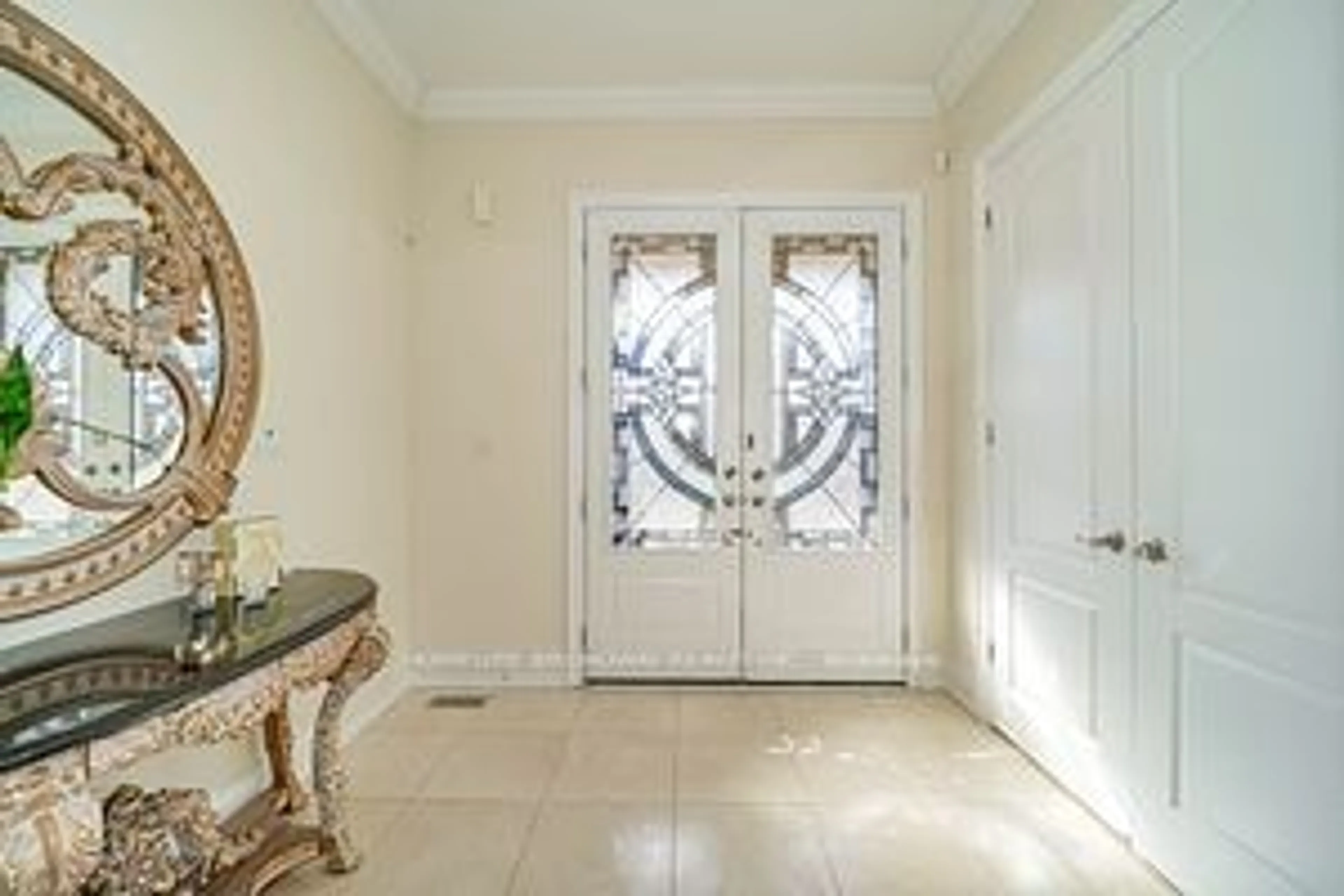 Indoor entryway for 60 Marbrook St, Richmond Hill Ontario L4C 0L1