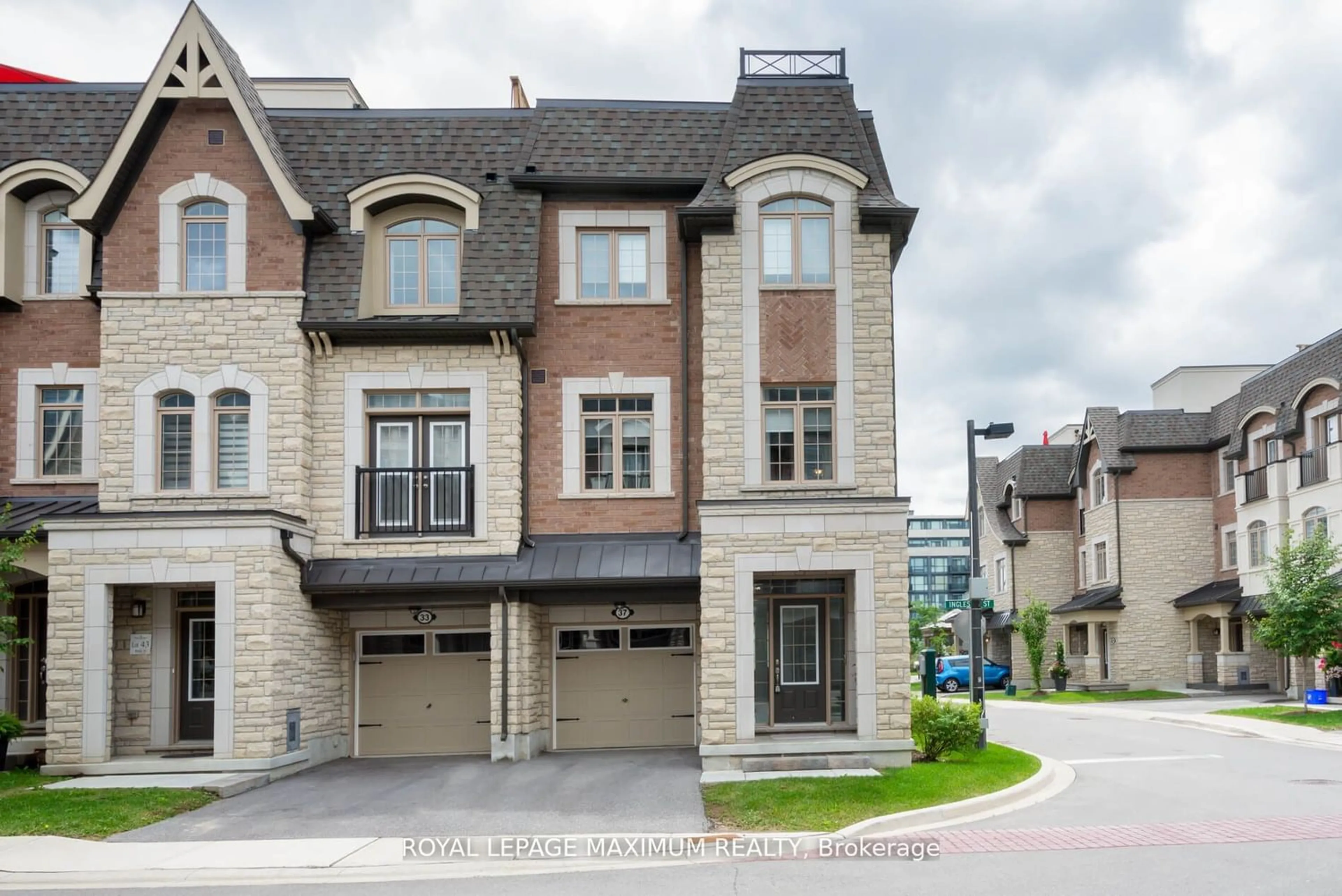 A pic from exterior of the house or condo for 37 Ingleside St, Vaughan Ontario L4L 0H9