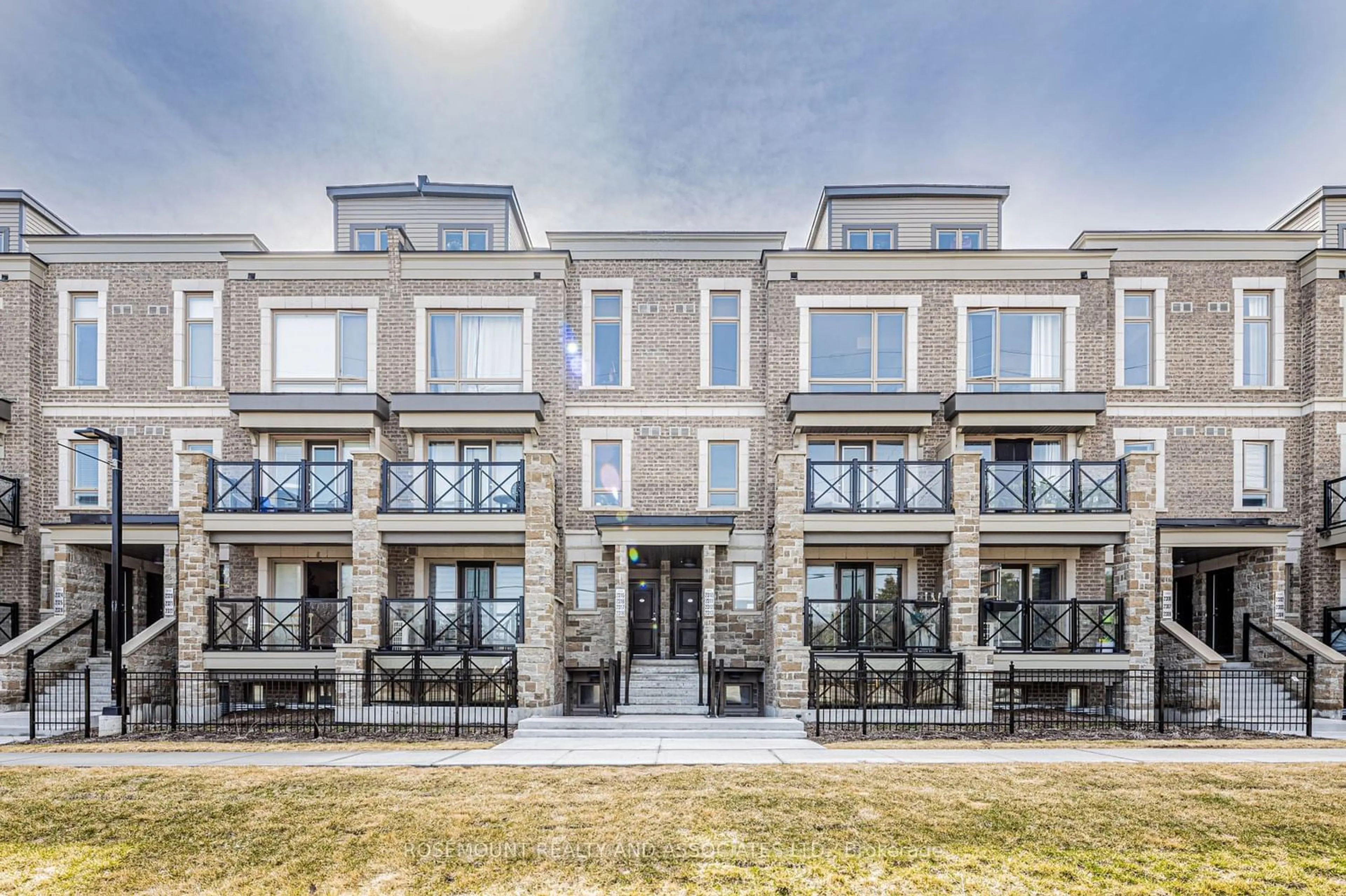 A pic from exterior of the house or condo for 20 Westmeath Lane #2312, Markham Ontario L6B 1N5