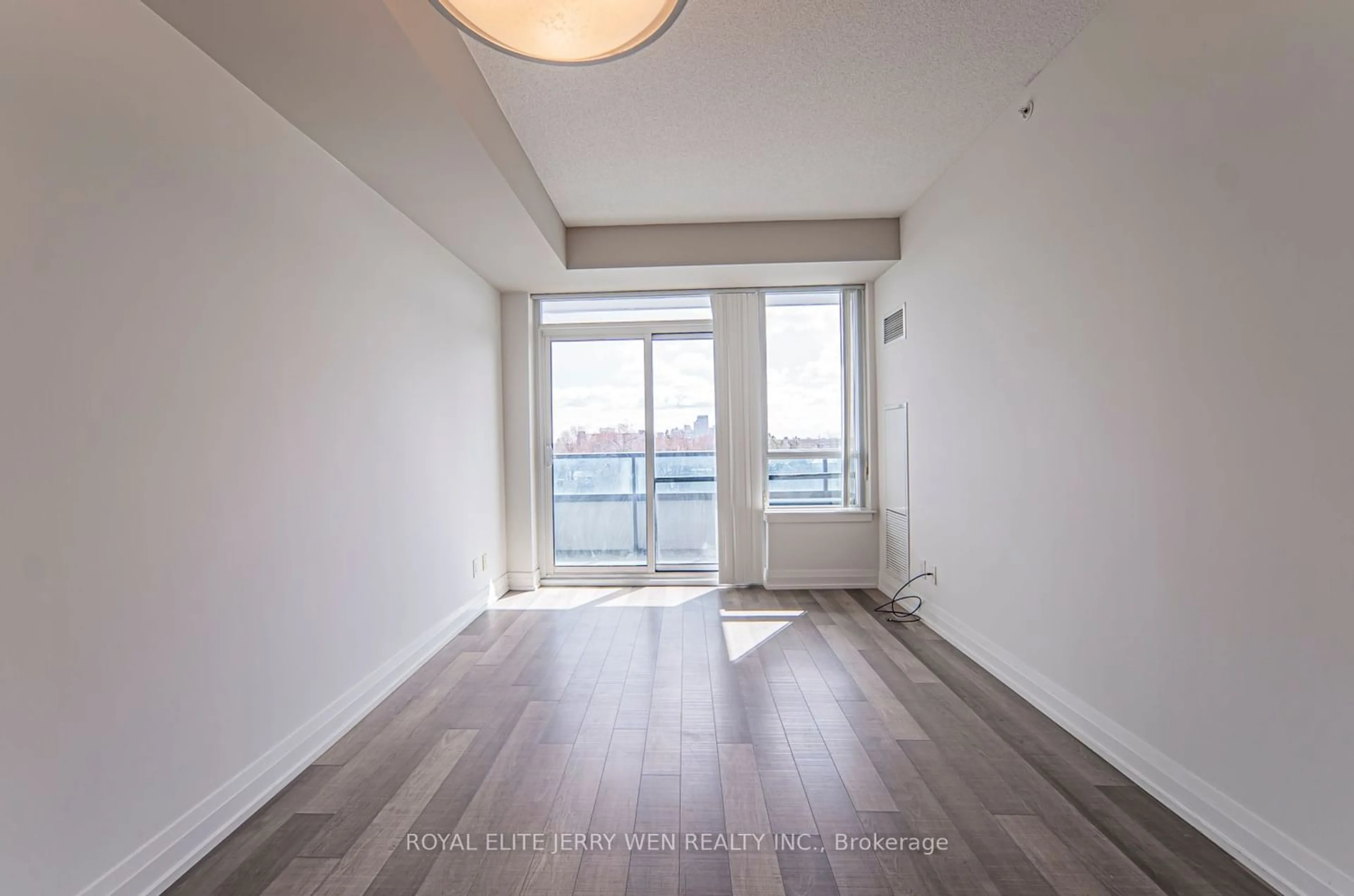 A pic of a room for 7165 Yonge St #525, Markham Ontario L3T 0C9