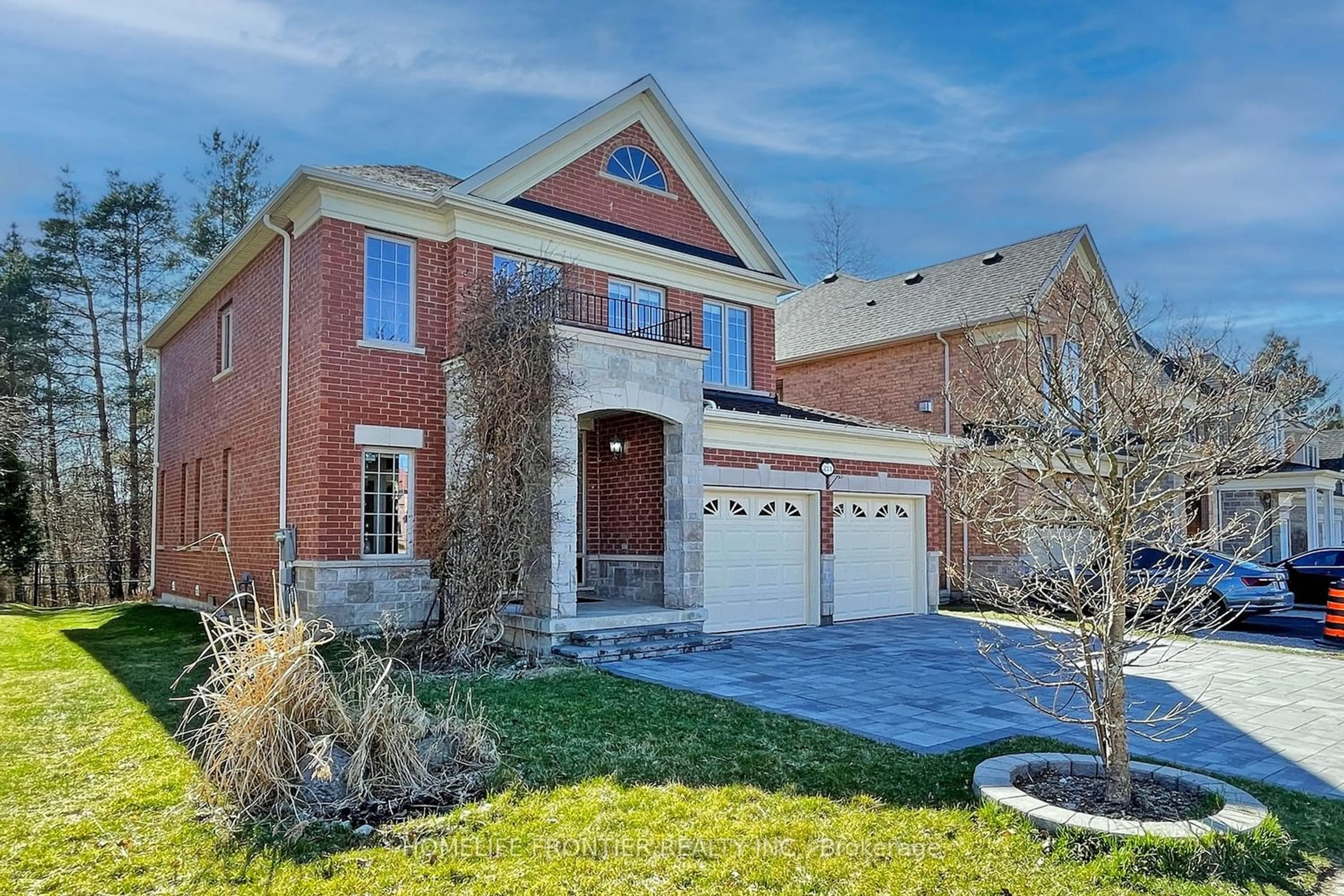 Frontside or backside of a home for 211 Coons Rd, Richmond Hill Ontario L4E 2W6