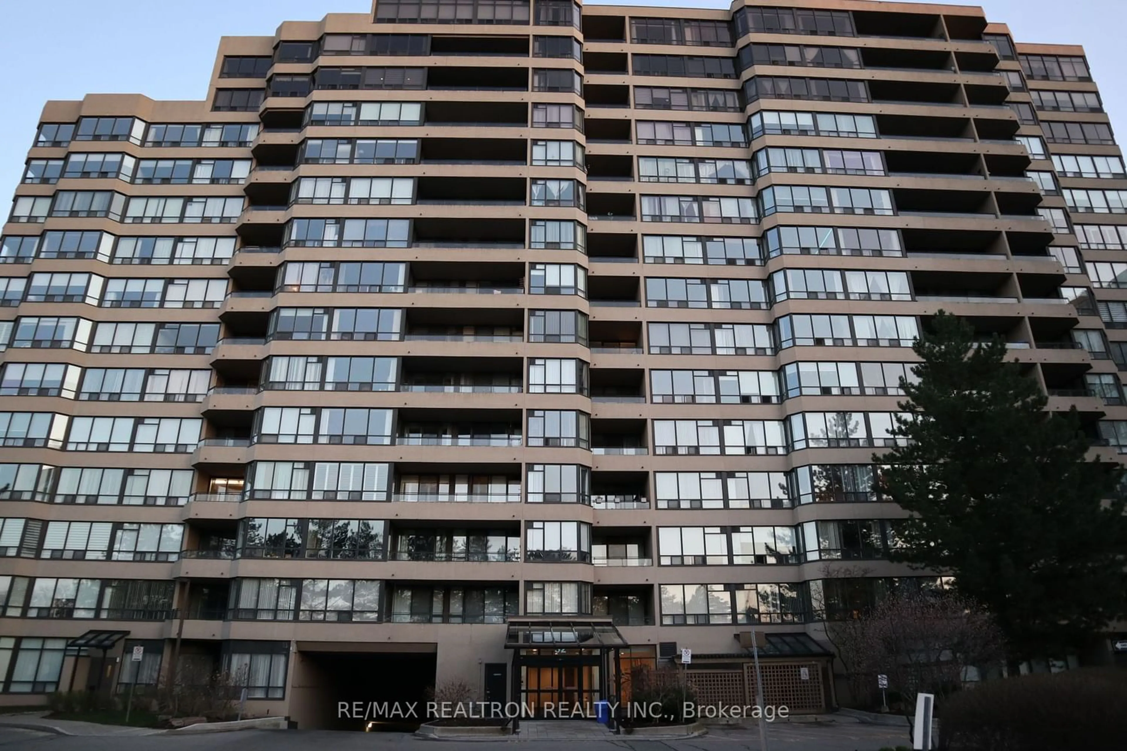 A pic from exterior of the house or condo for 32 Clarissa Dr #1524, Richmond Hill Ontario L4C 9R7