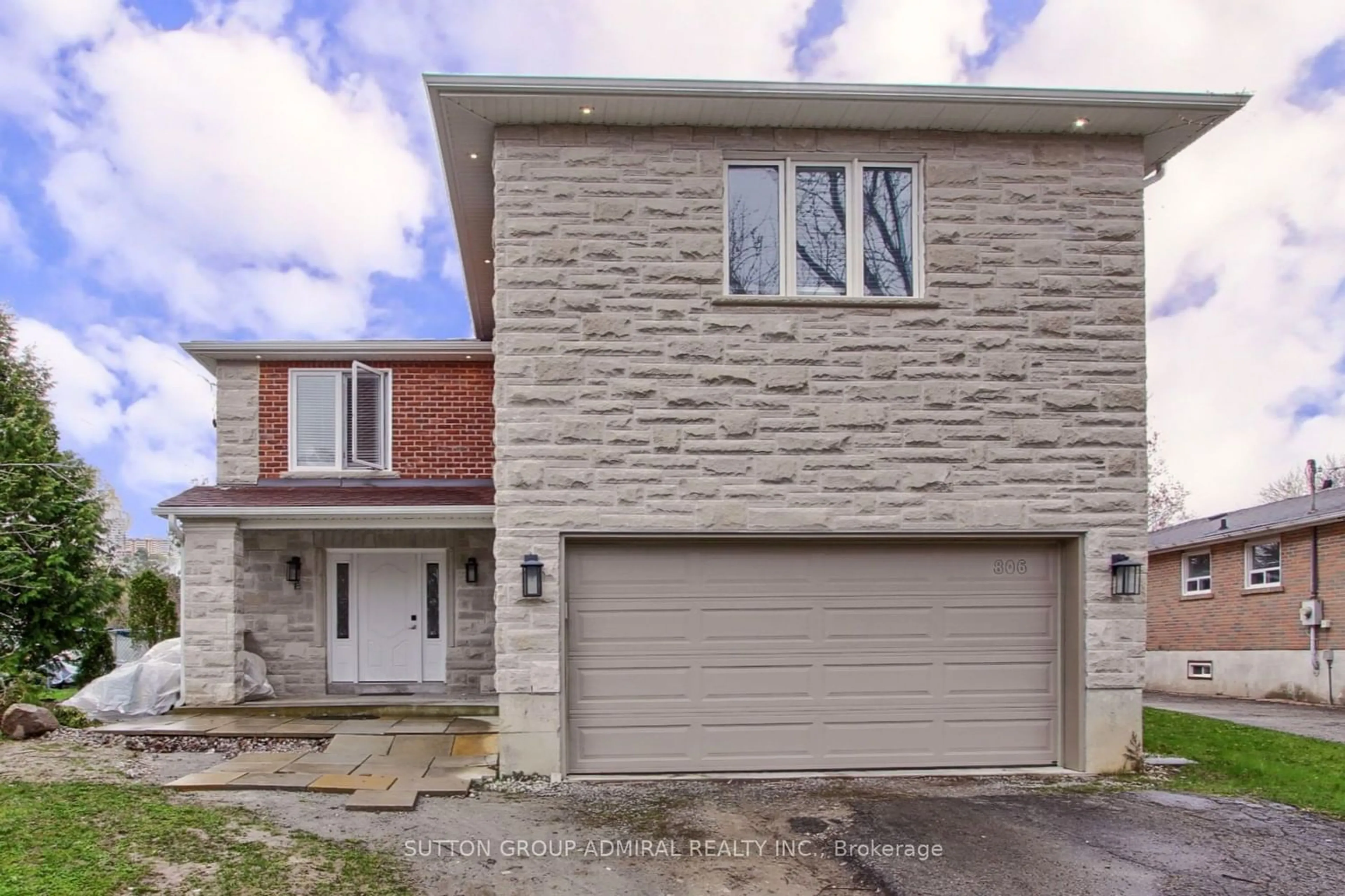 Home with brick exterior material for 806 Magnolia Ave, Newmarket Ontario L3Y 3C7