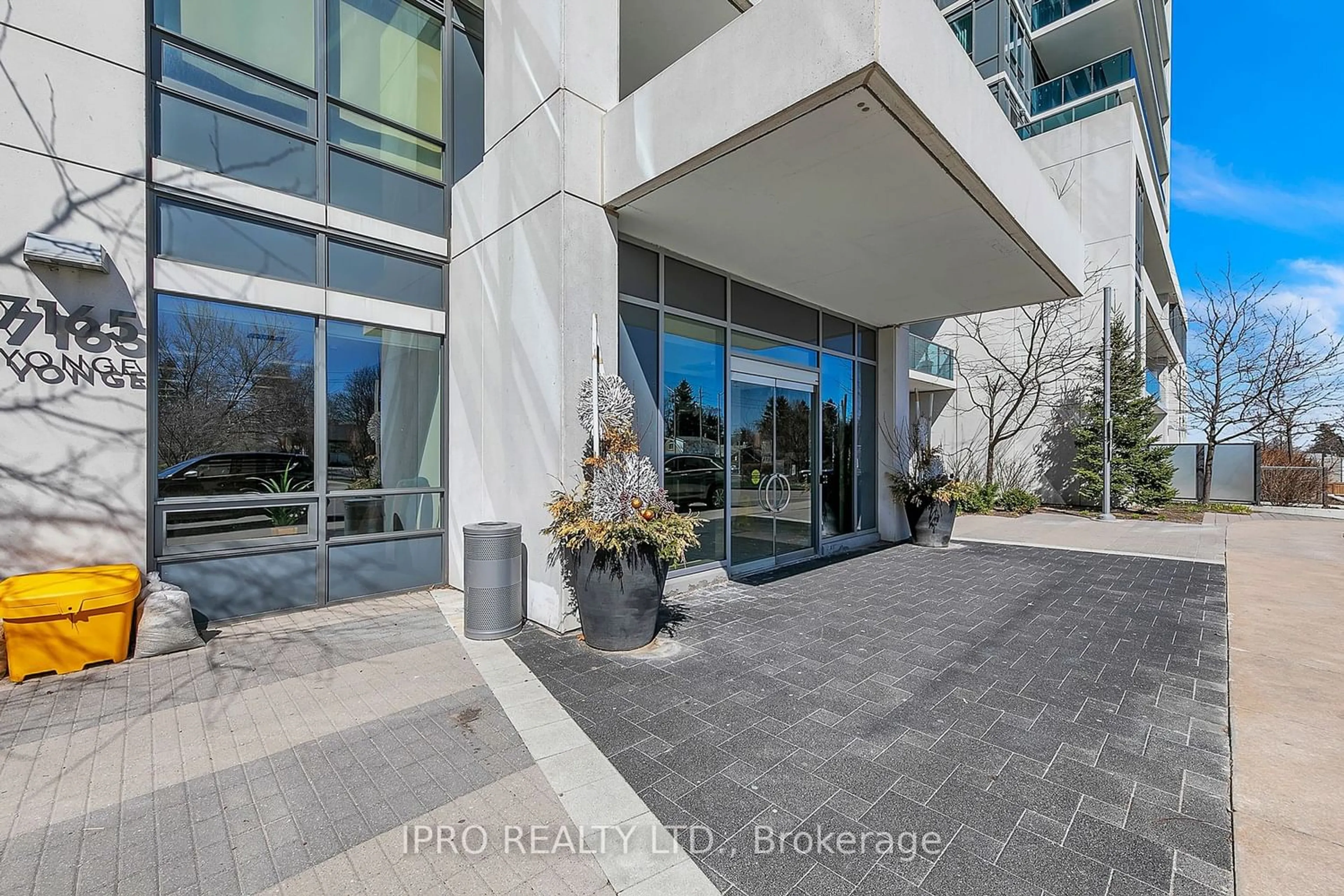 A pic from exterior of the house or condo for 7165 Yonge St #531, Markham Ontario L3T 0C9