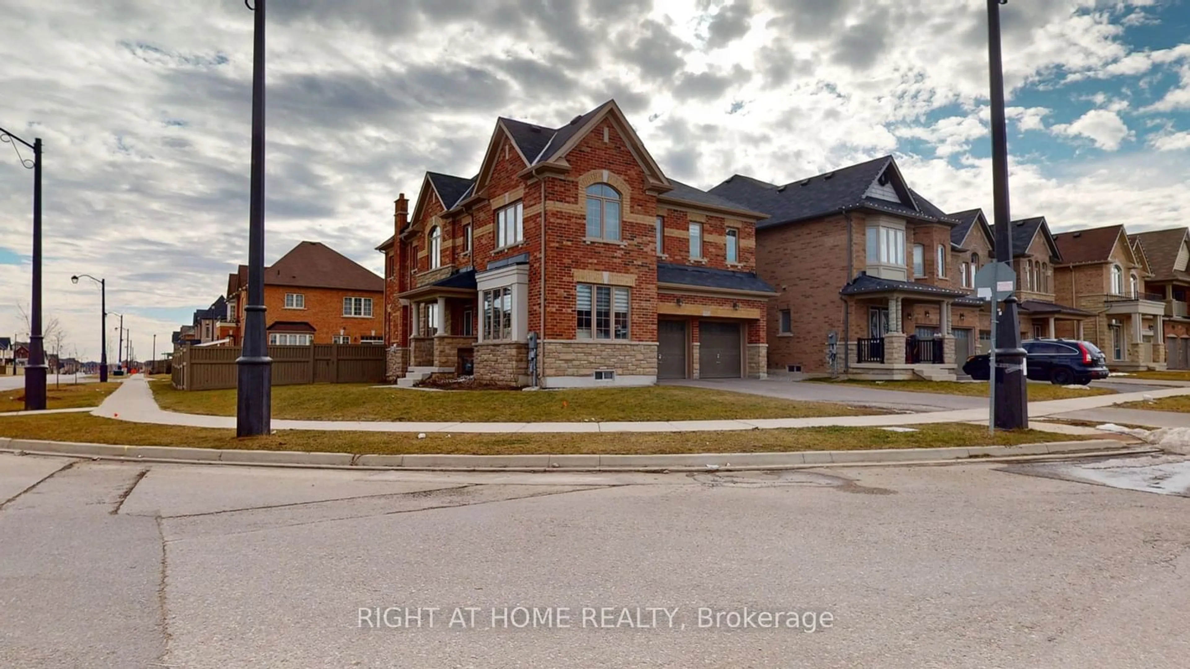 Frontside or backside of a home for 532 Mactier Dr, Vaughan Ontario L4H 4L2