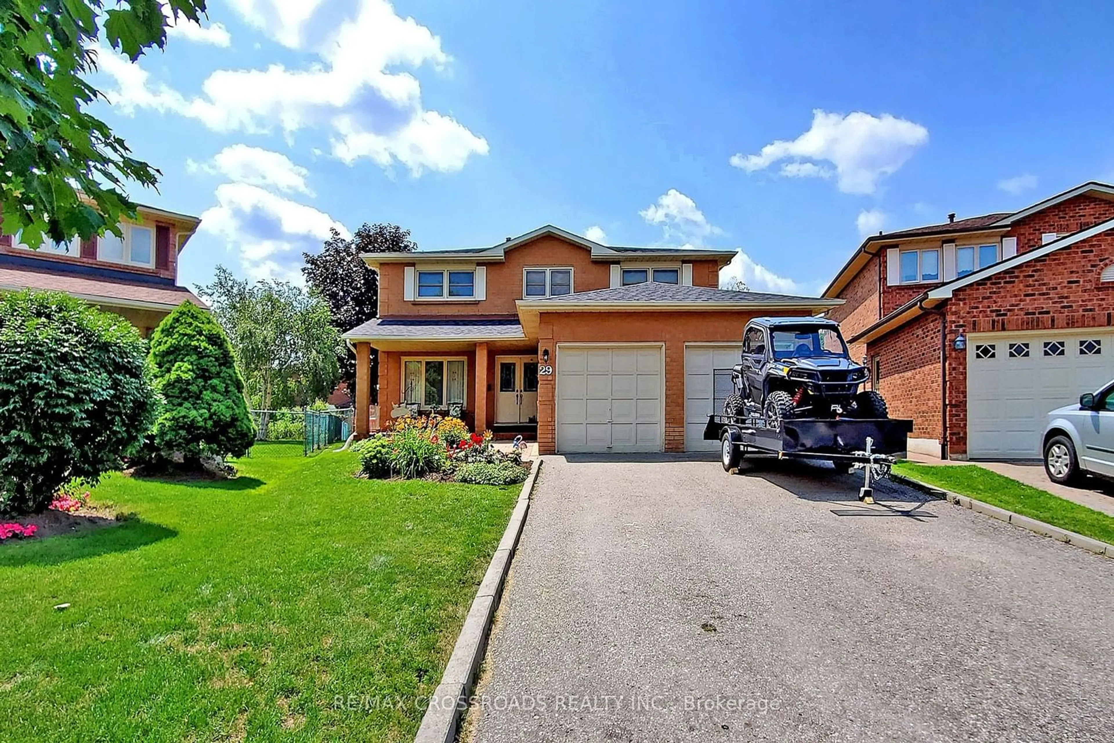Frontside or backside of a home for 29 Glouster Crt, Richmond Hill Ontario L4C 8L4