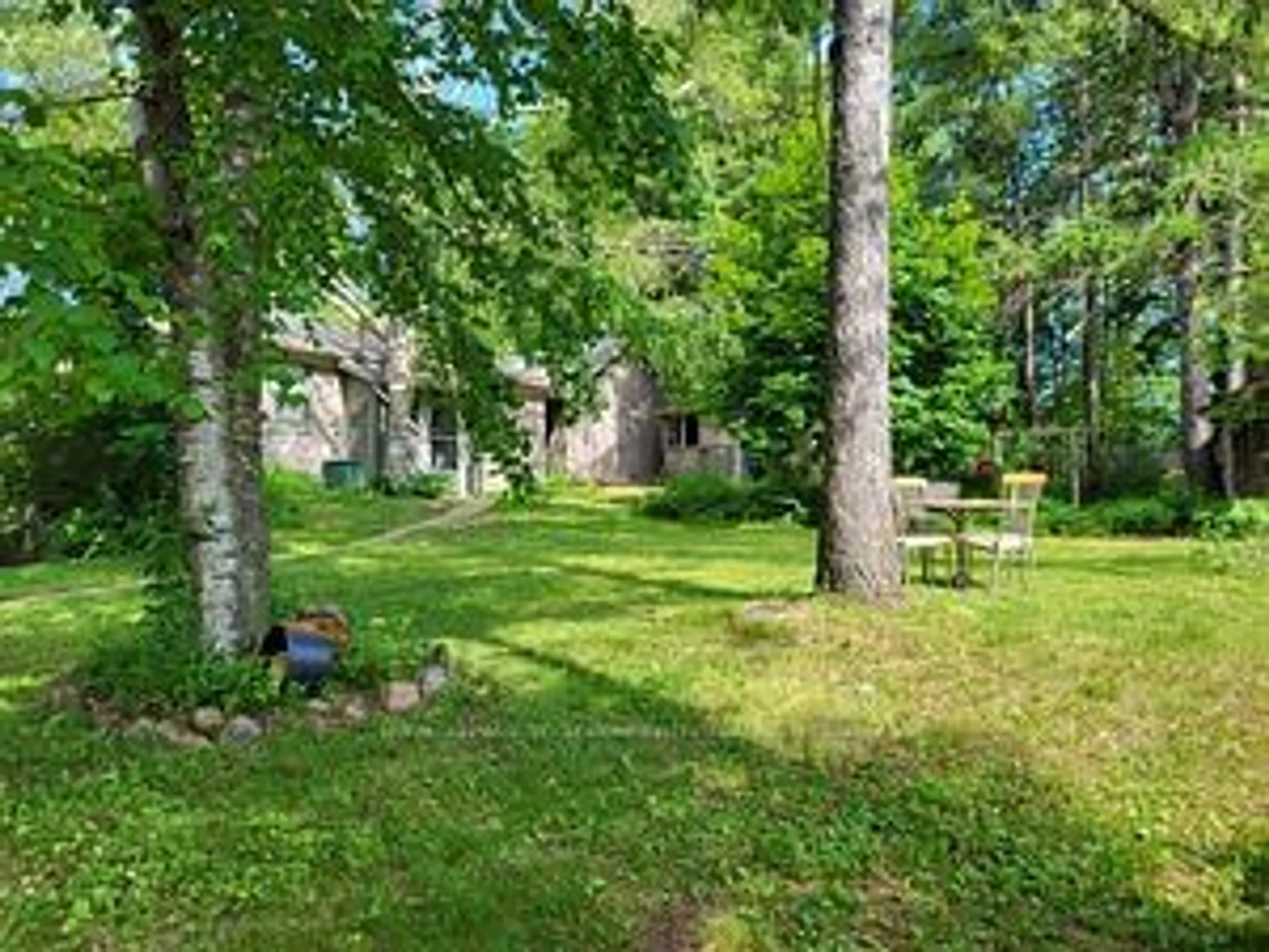 Patio, the fenced backyard for 11419 Bathurst St, Richmond Hill Ontario L4S 1J9